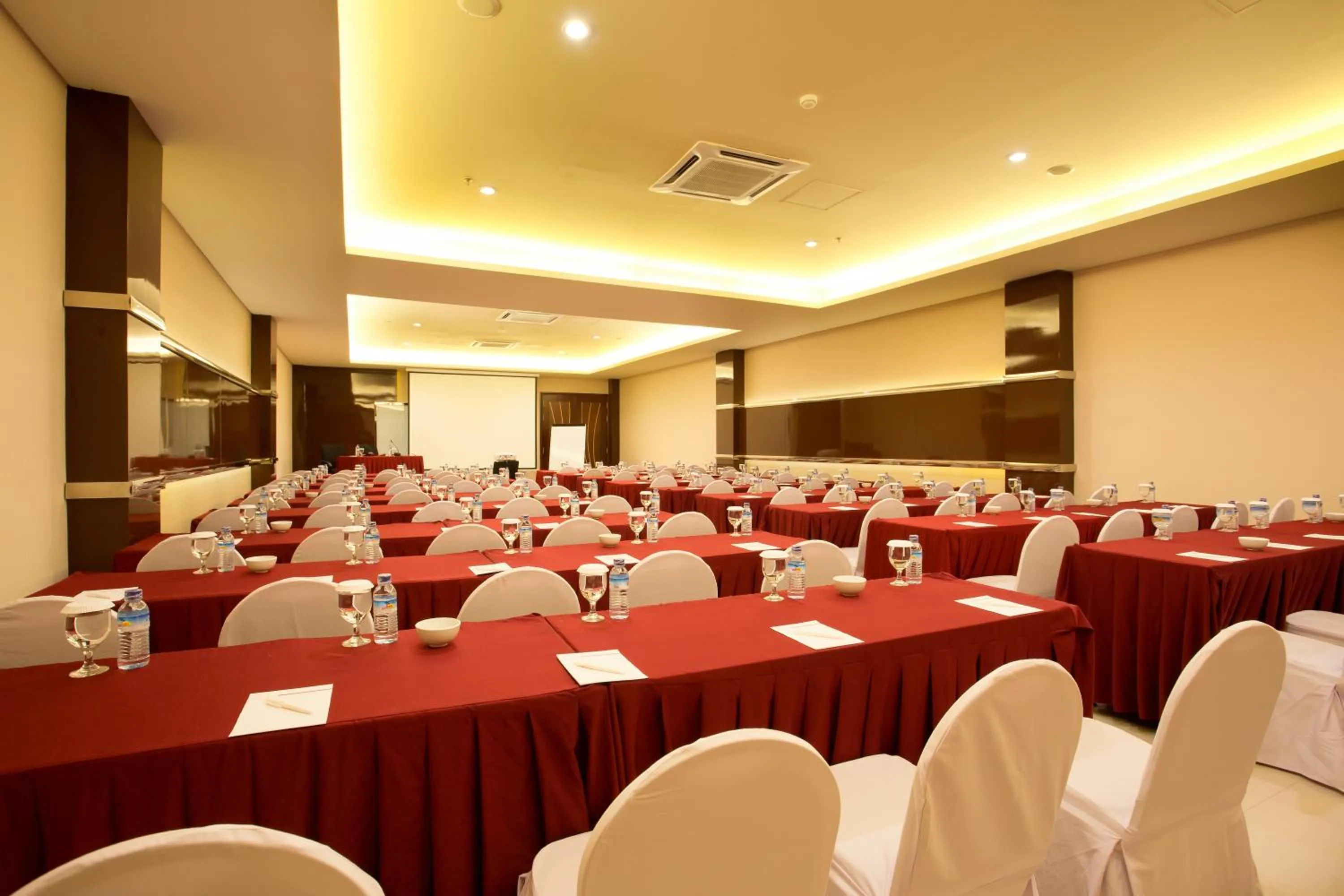Meeting/conference room in Golden Palace Hotel Lombok