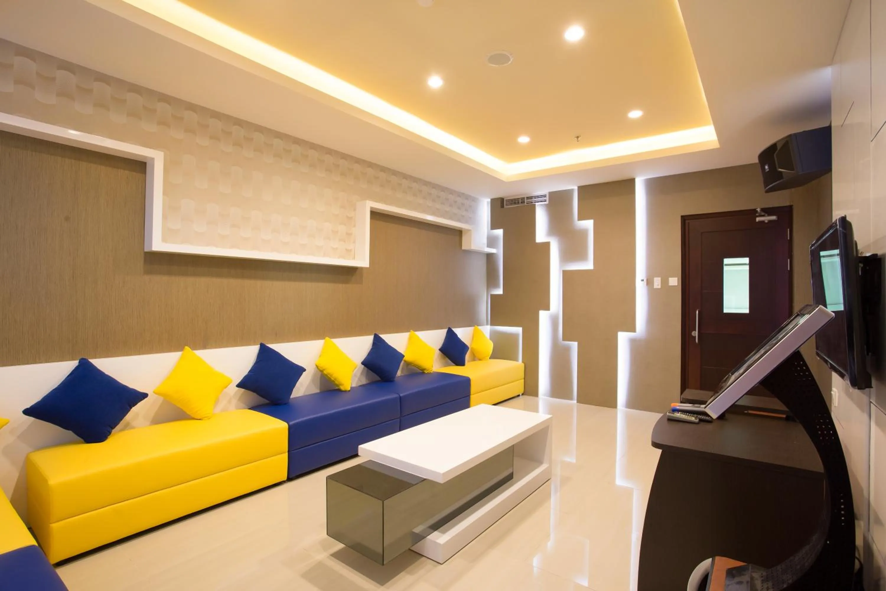 Karaoke in Golden Palace Hotel Lombok