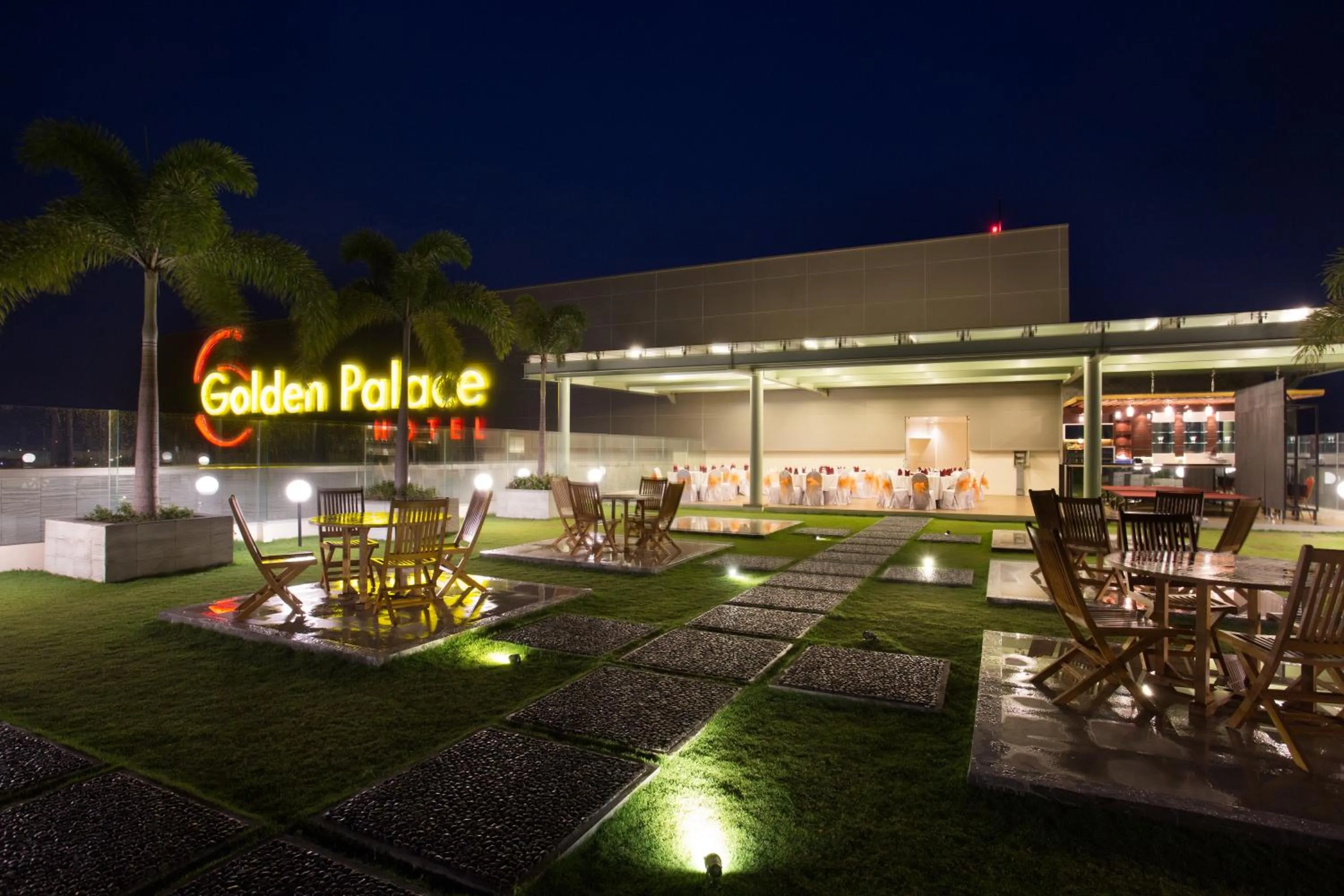 Restaurant/places to eat in Golden Palace Hotel Lombok