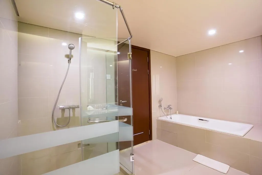 Bathroom in Golden Palace Hotel Lombok