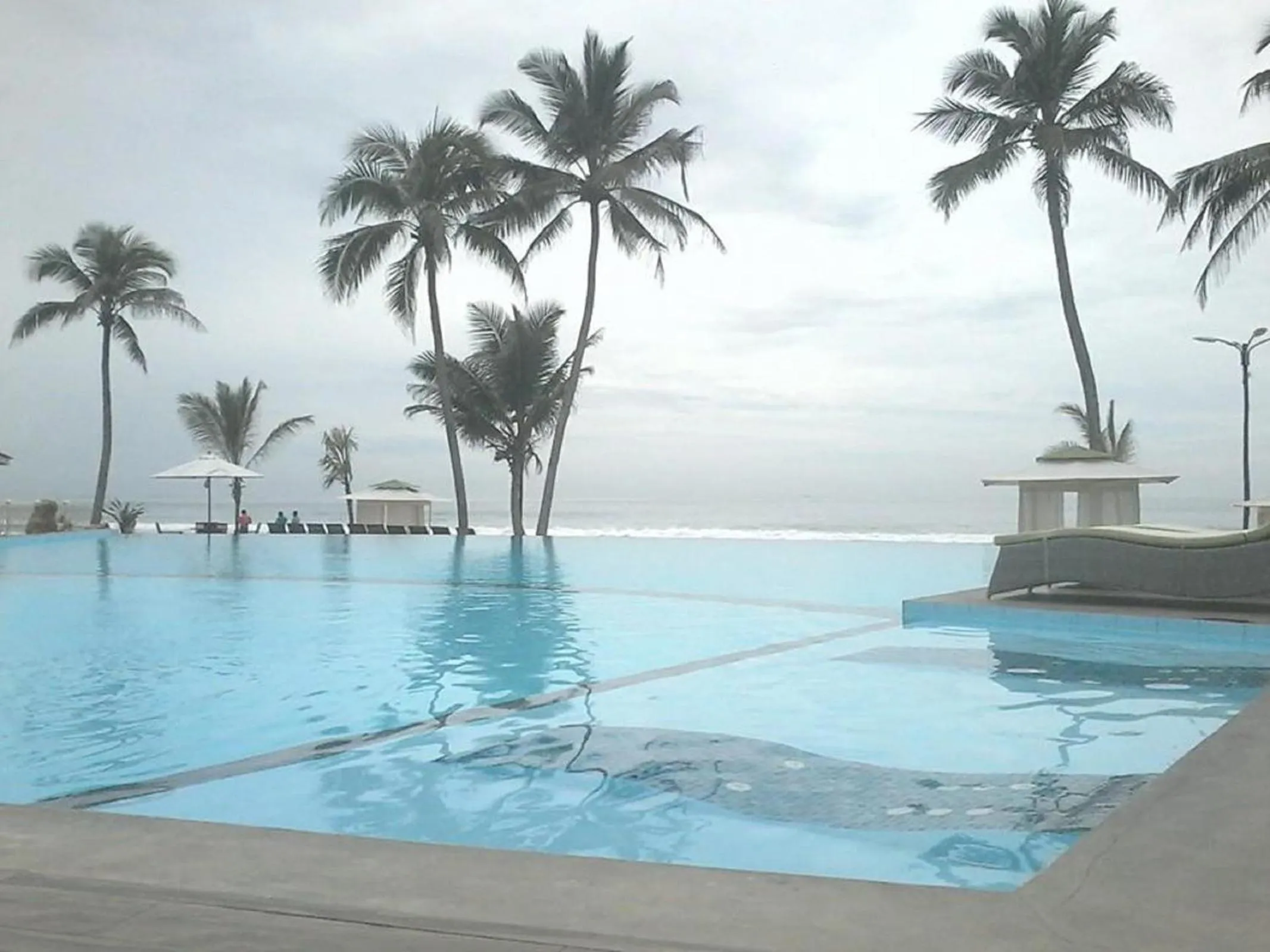 Swimming pool in Avenra Beach Hikkaduwa