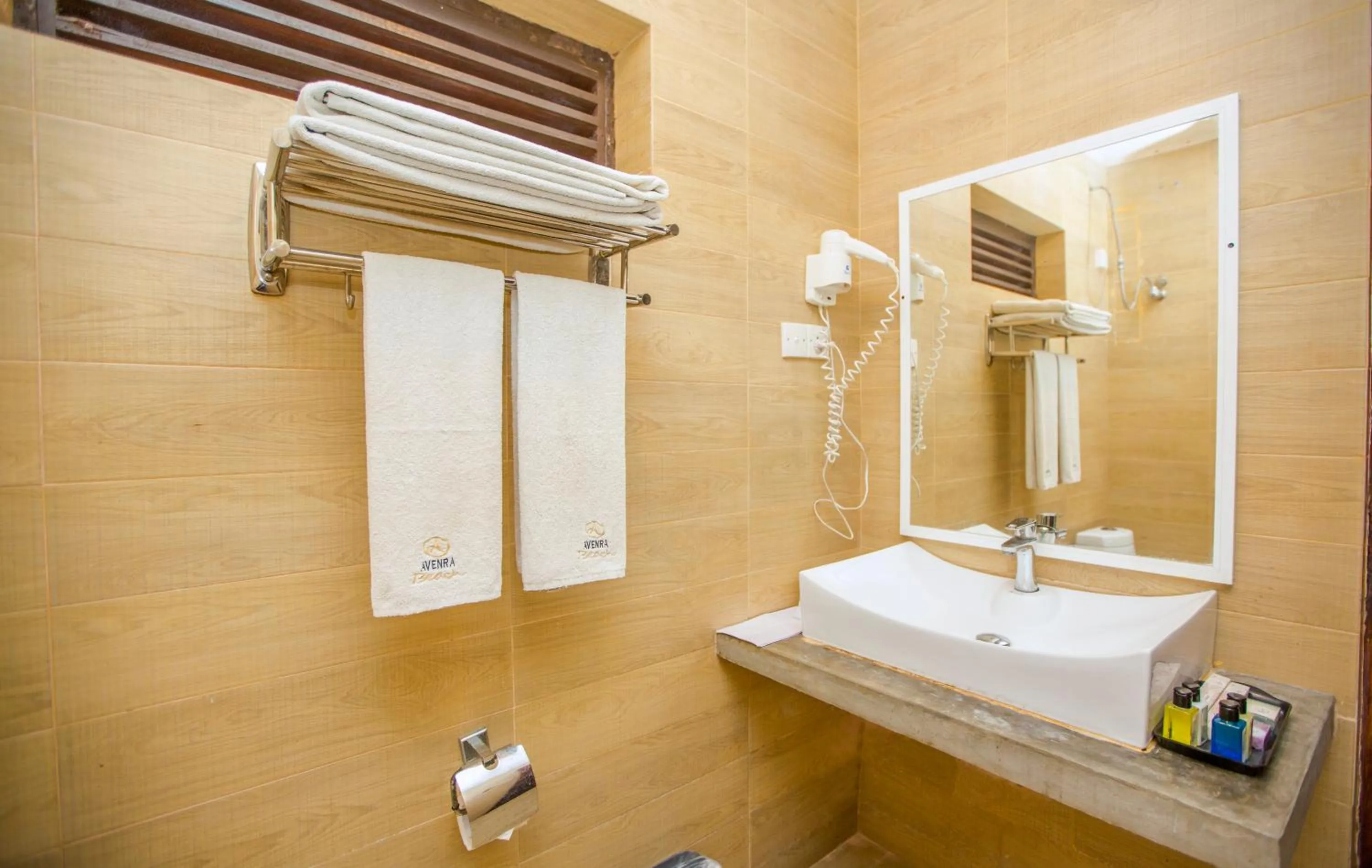 Avenra Beach Hikkaduwa