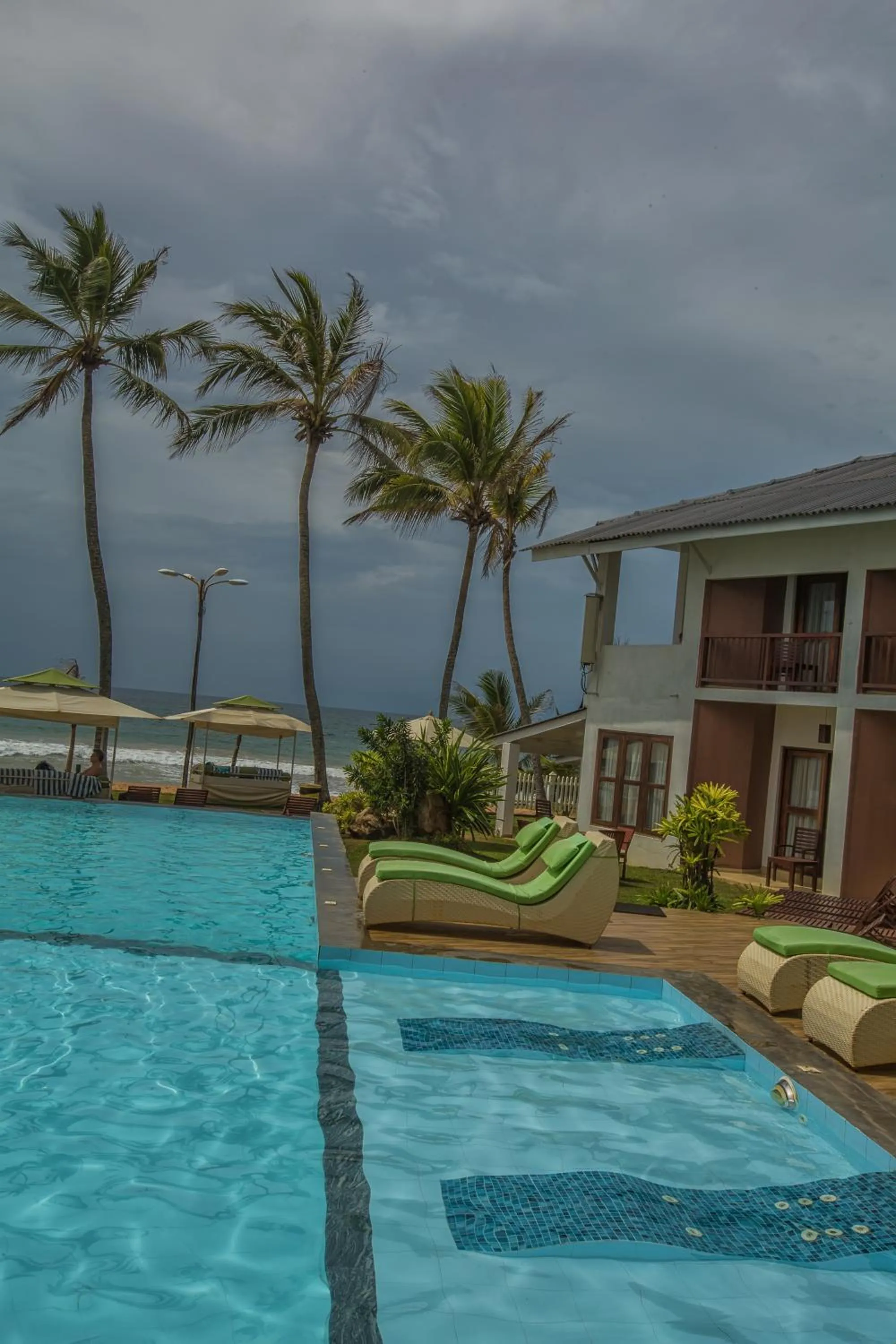 Avenra Beach Hikkaduwa