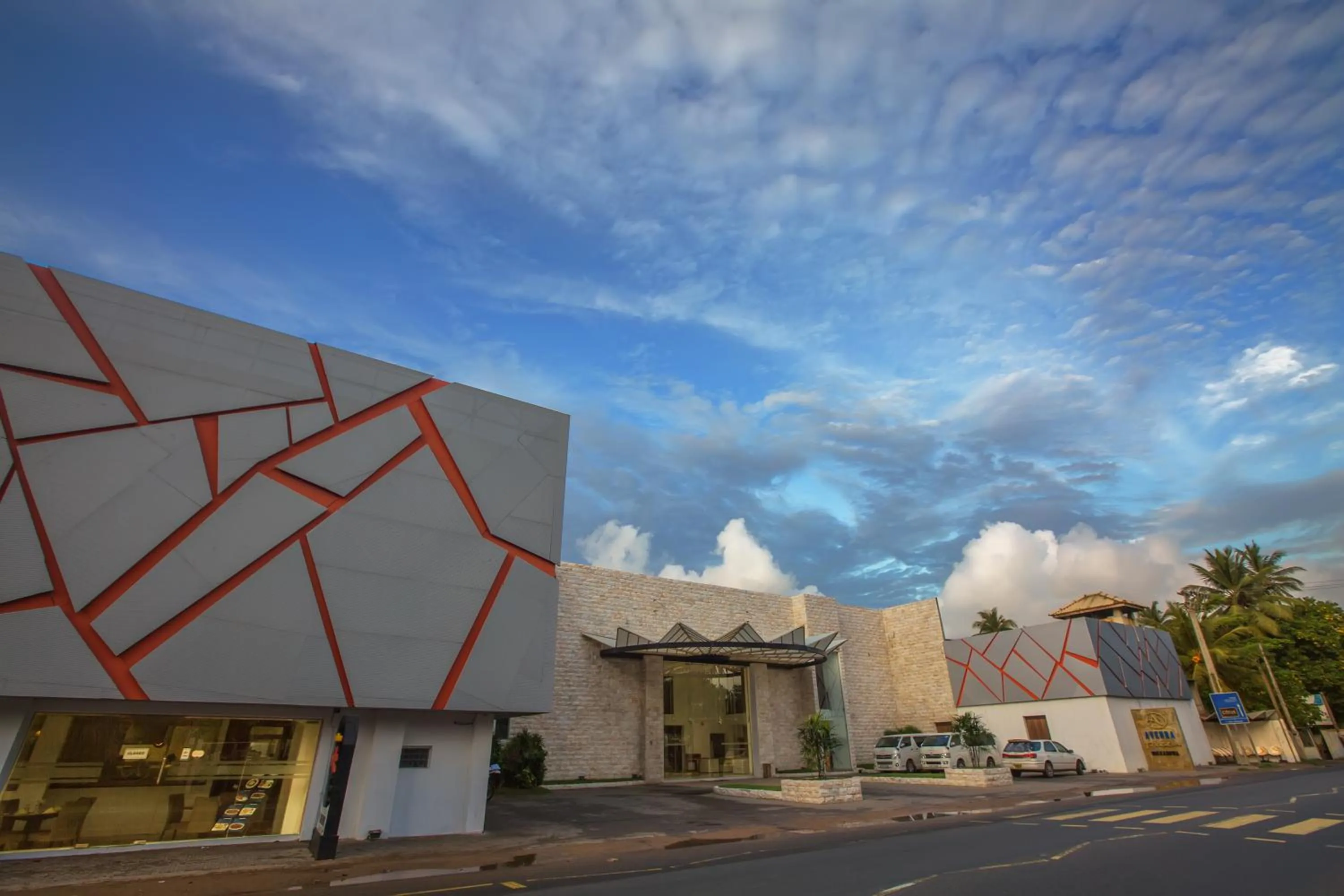 Avenra Beach Hikkaduwa