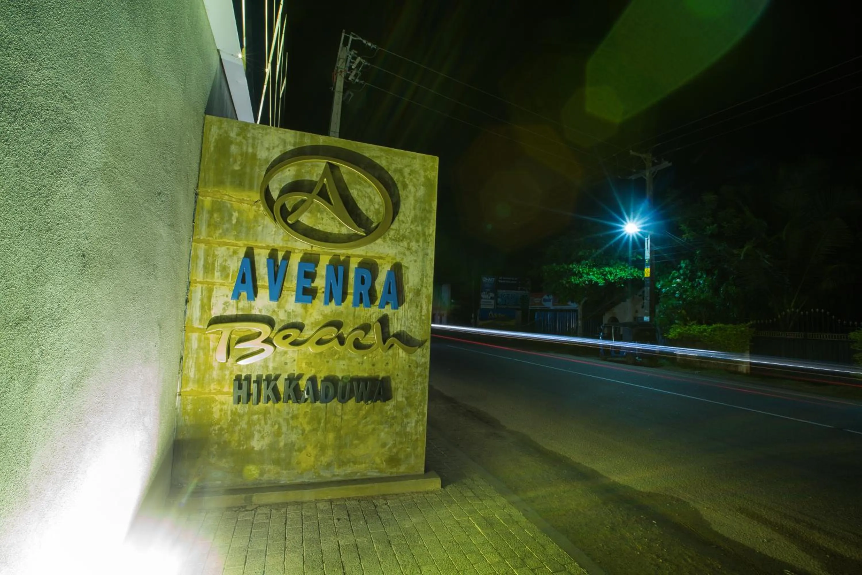 Avenra Beach Hikkaduwa