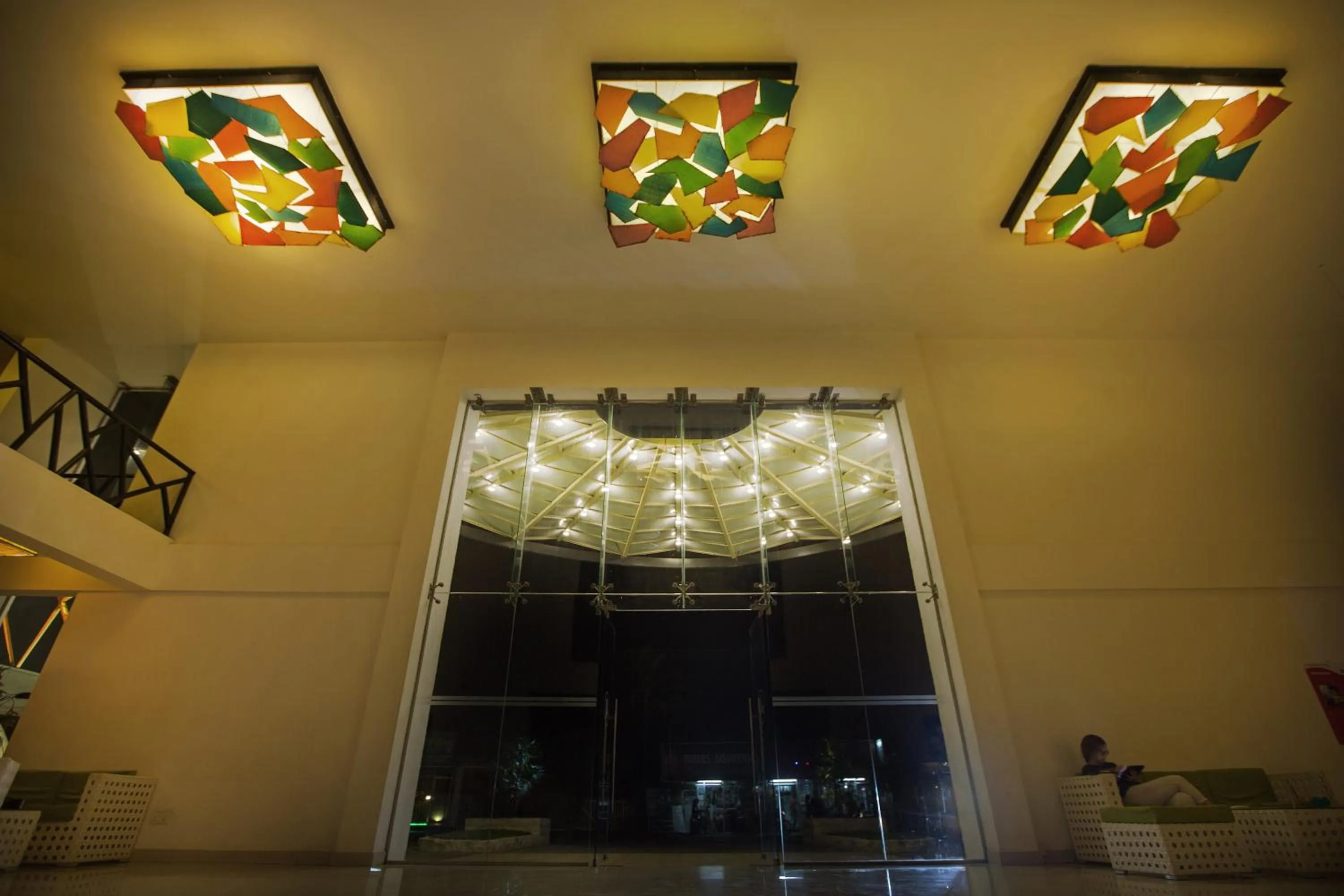 Avenra Beach Hikkaduwa