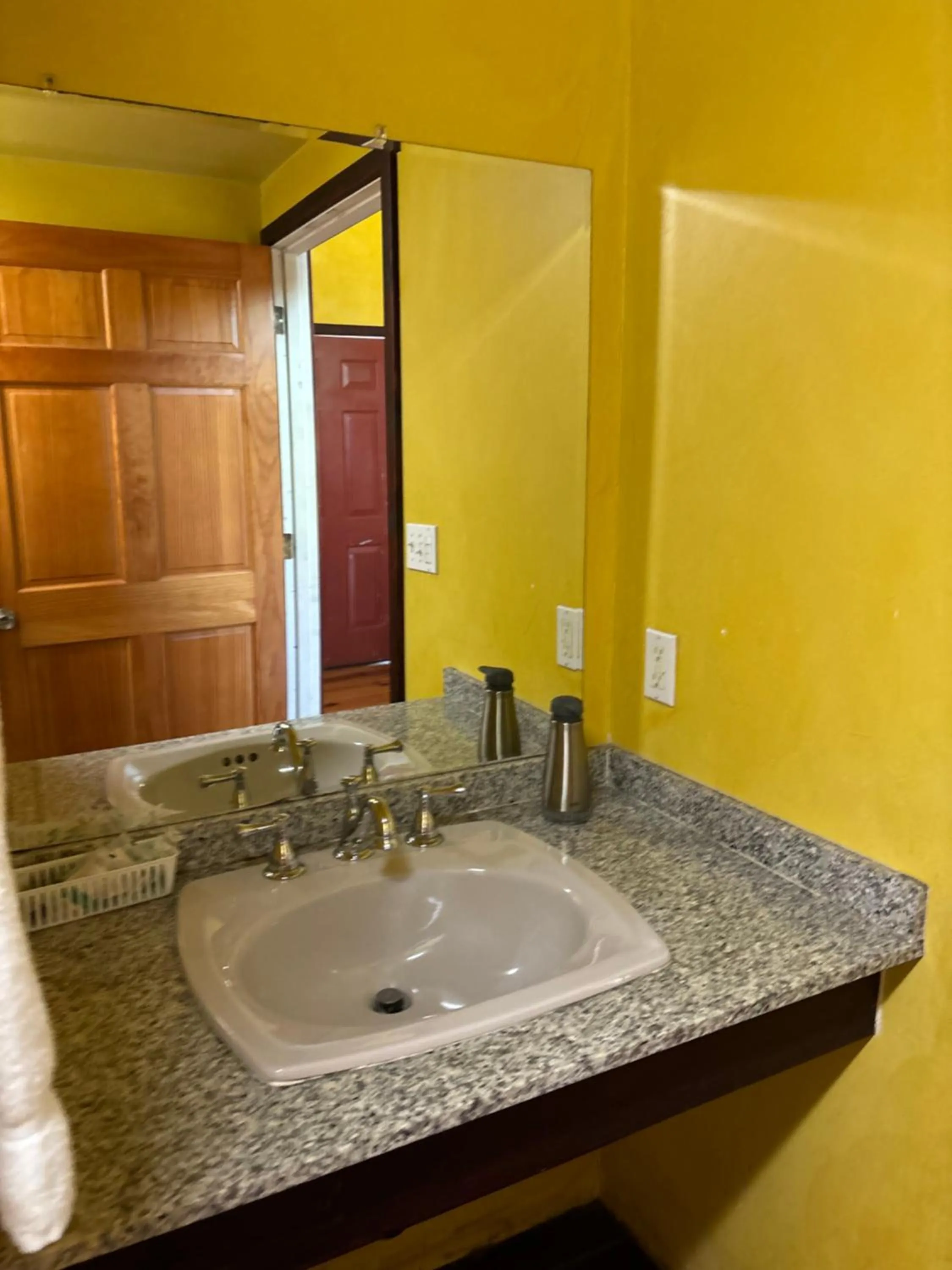 Bathroom in Sequoia River Front Cabins