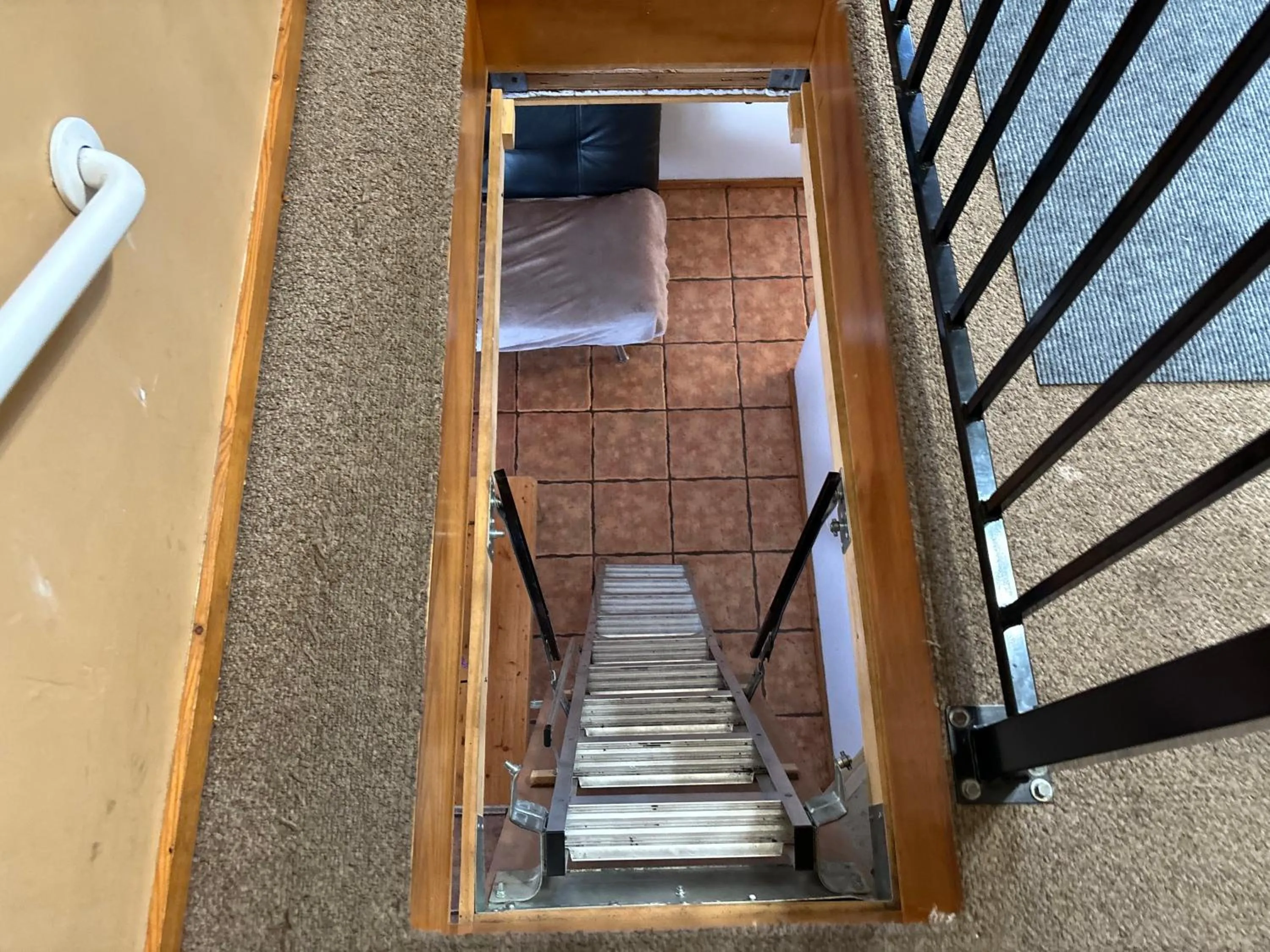 Bedroom in Sequoia River Front Cabins
