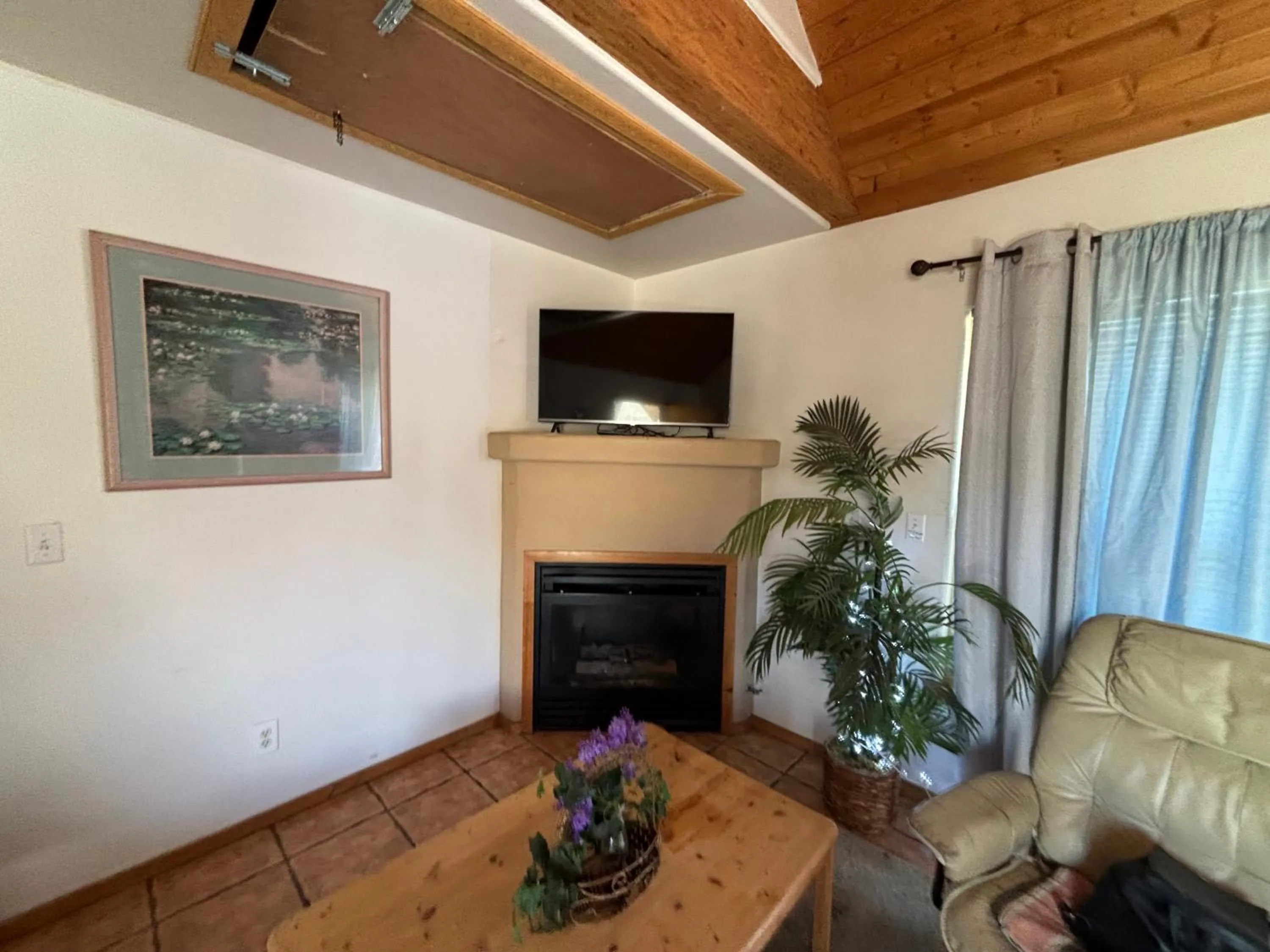 Living room in Sequoia River Front Cabins