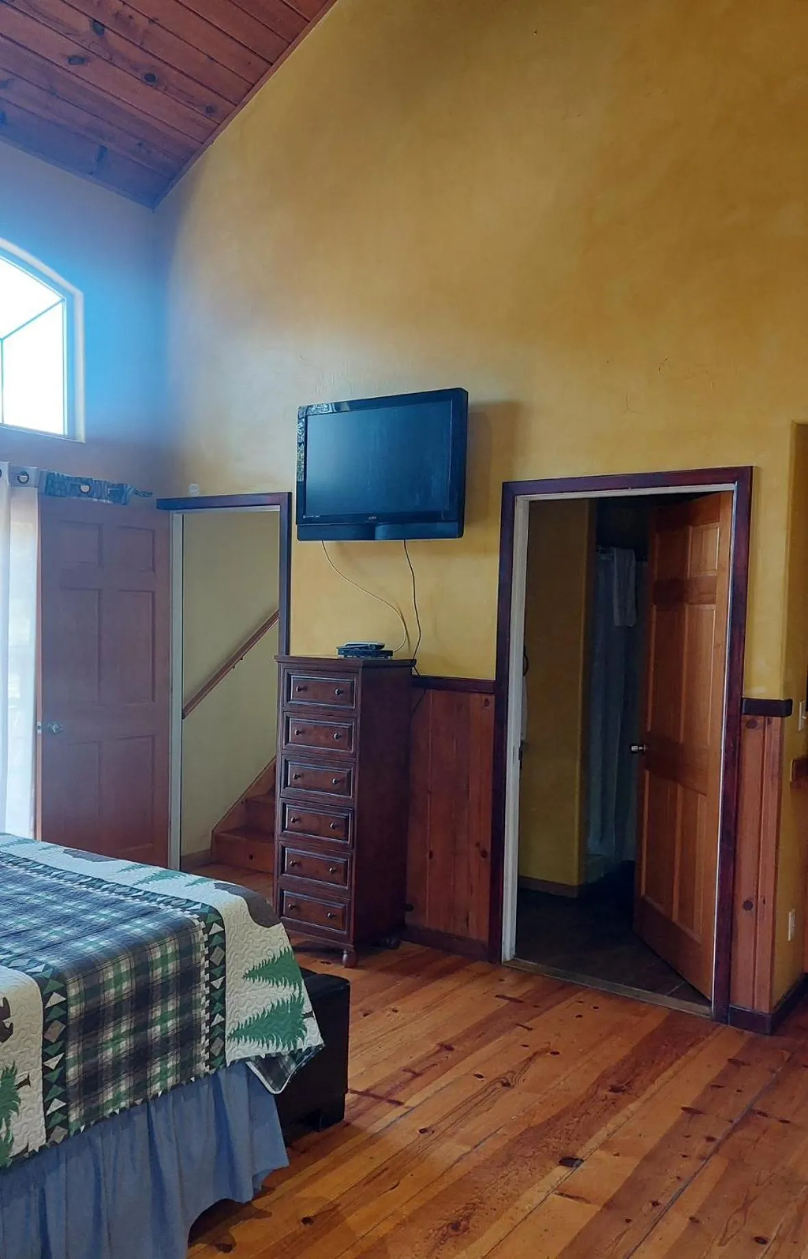 Evening entertainment, Bed in Sequoia River Front Cabins