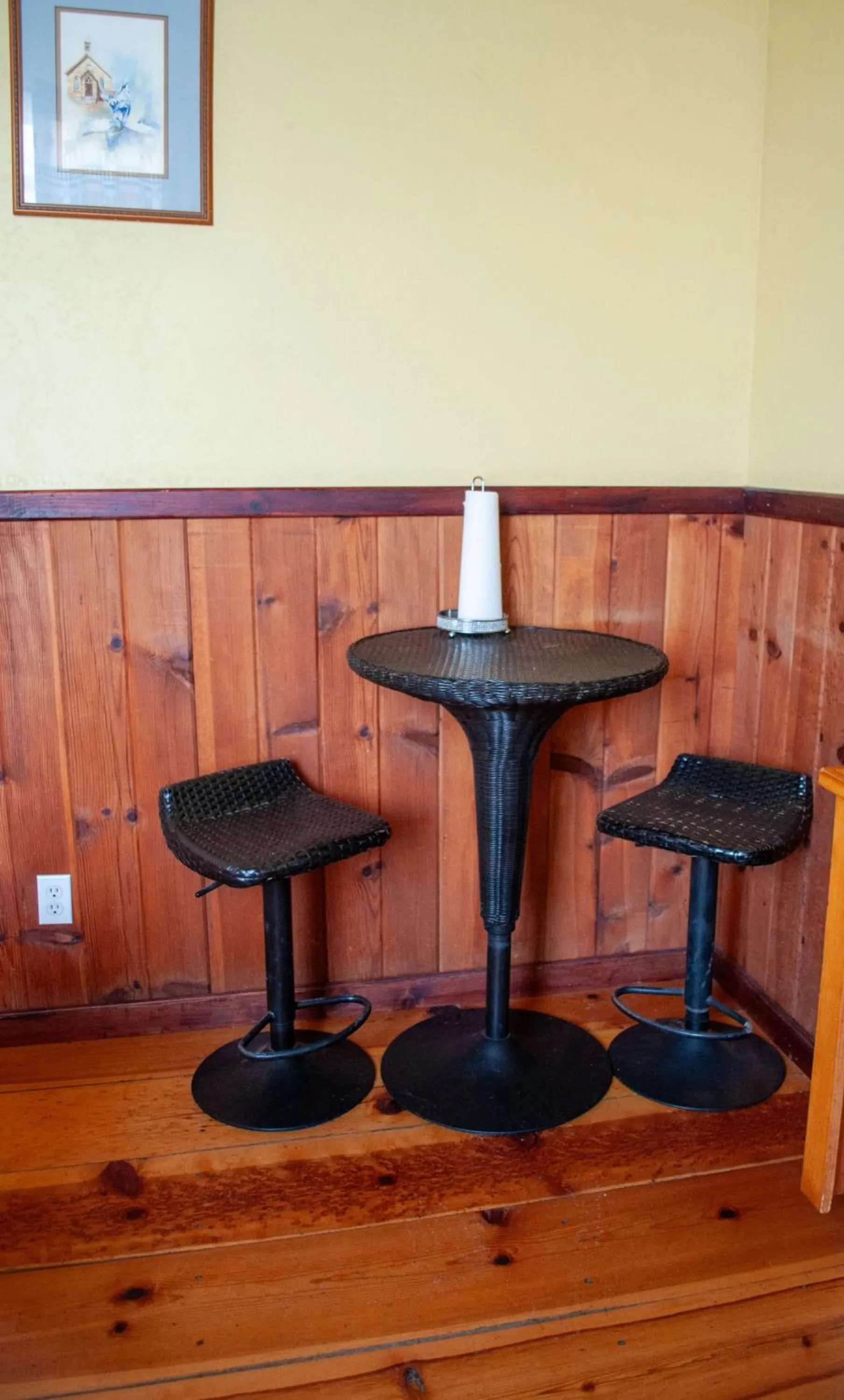 Dining area in Sequoia River Front Cabins