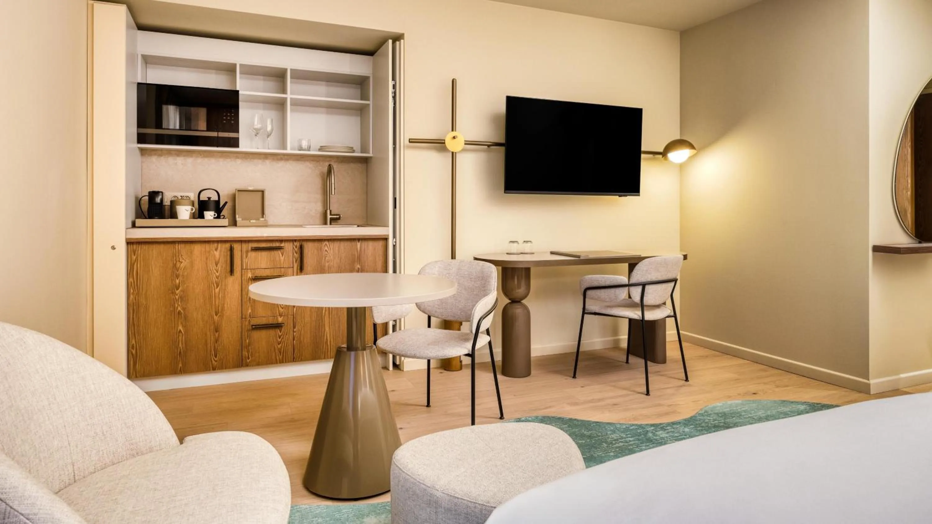 TV and multimedia, Bed in Mövenpick Hotel Brussels Airport