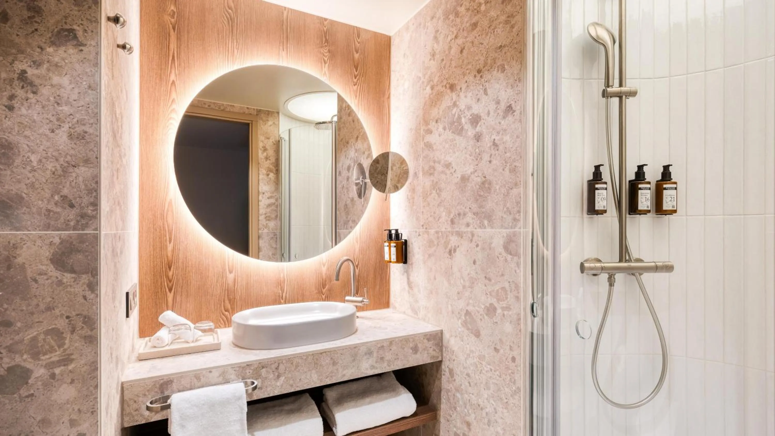 Shower in Mövenpick Hotel Brussels Airport