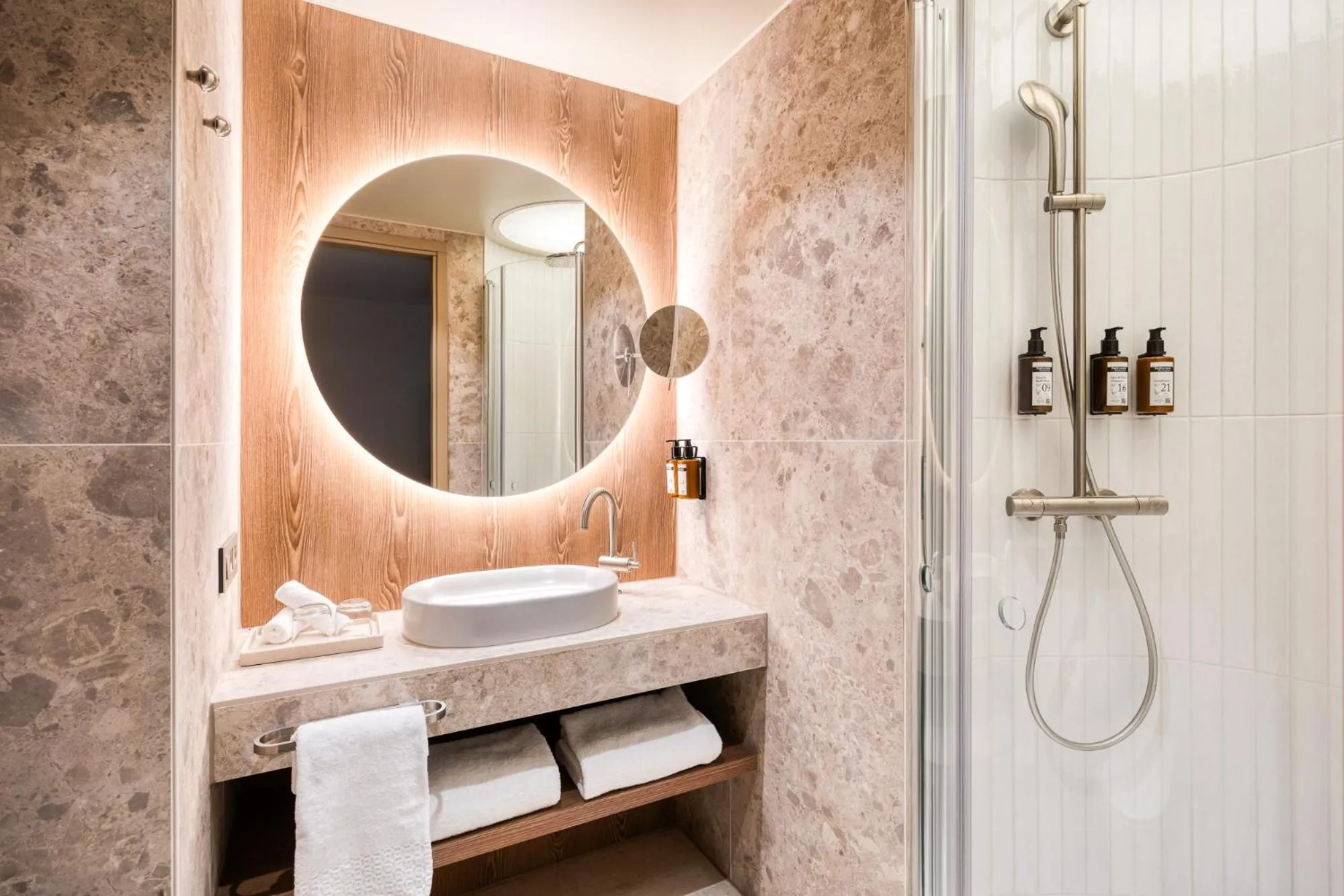 Shower in Mövenpick hotel Brussels airport