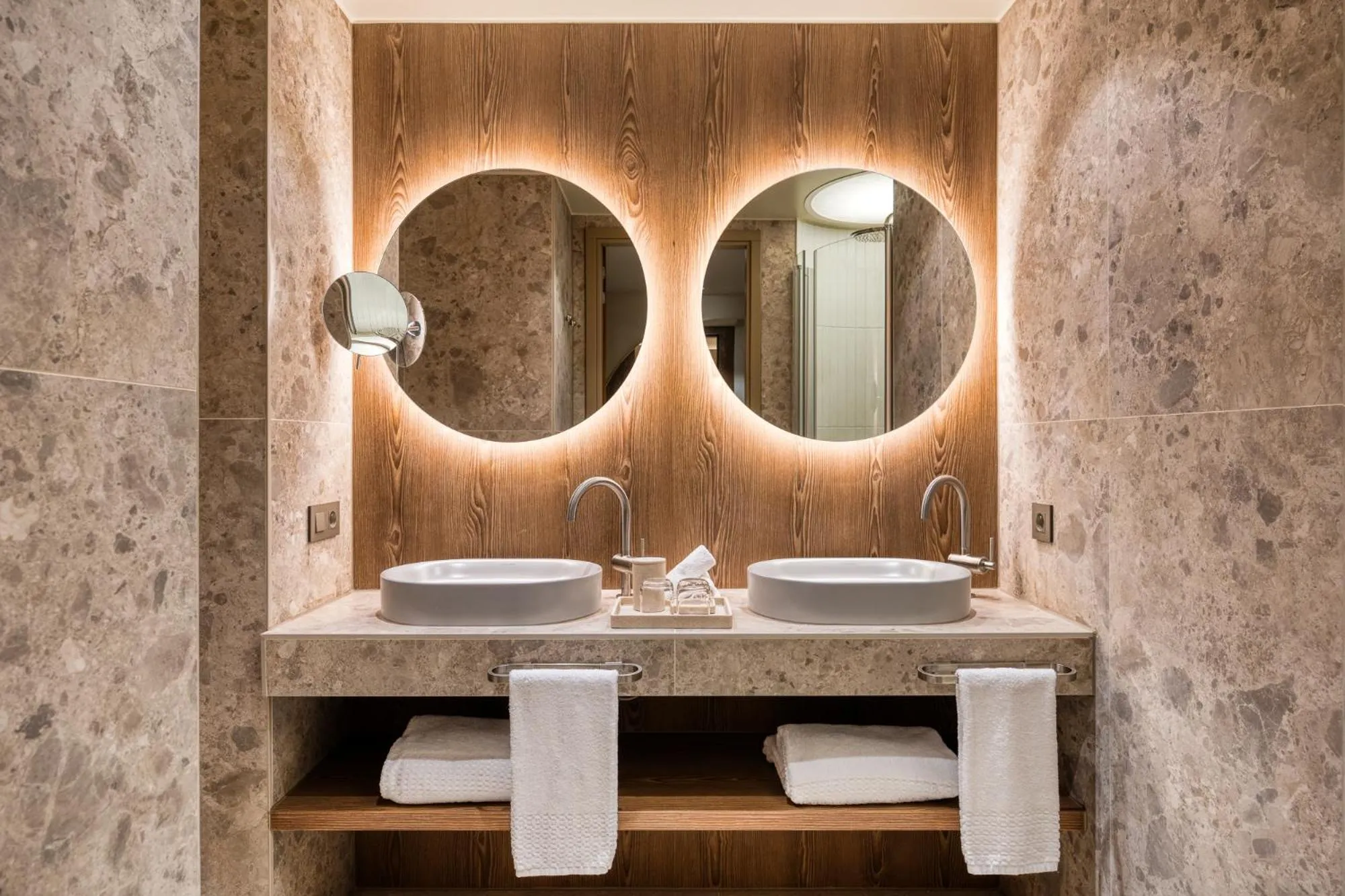 Bathroom in Mövenpick Hotel Brussels Airport