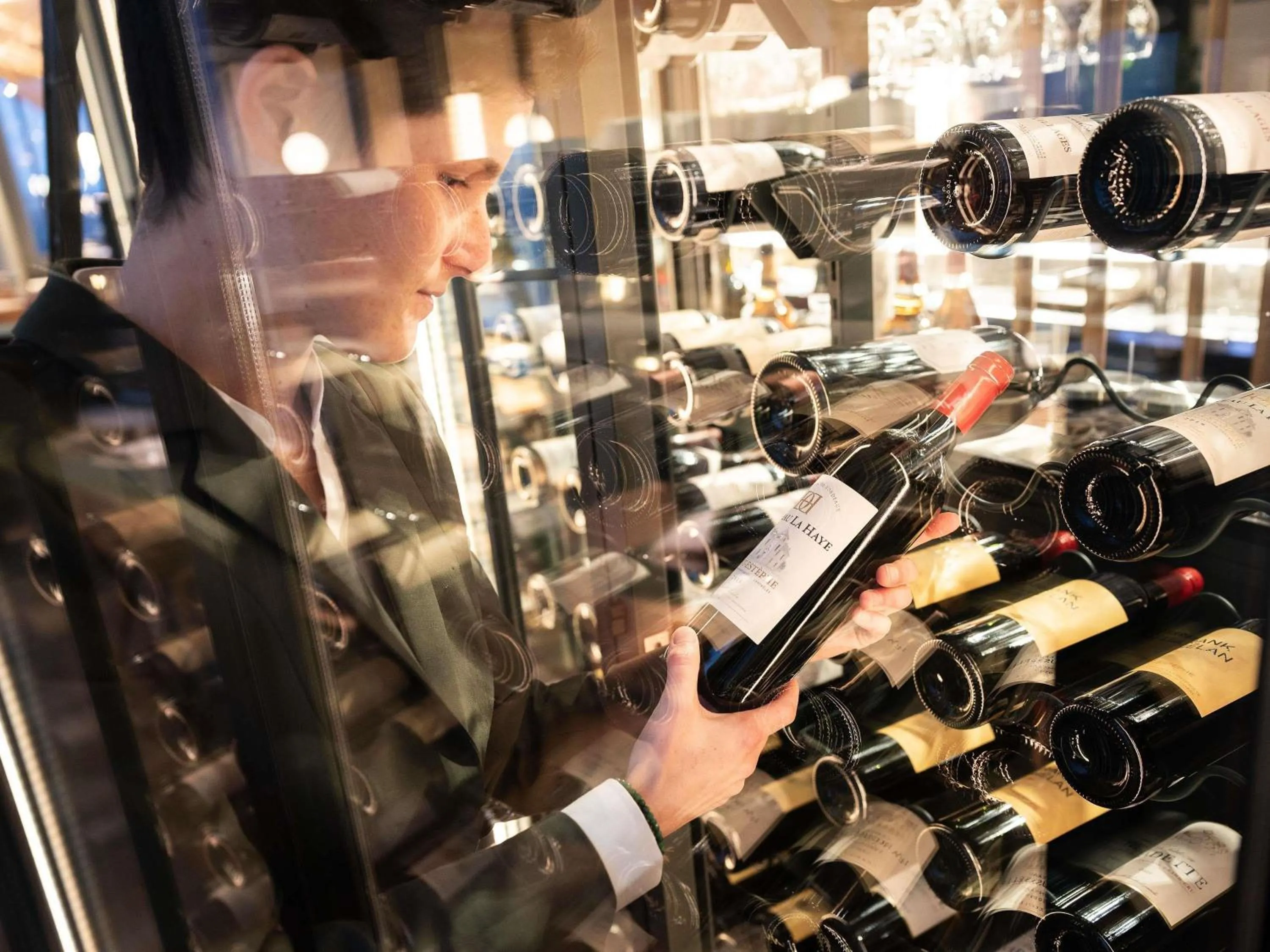 Lounge or bar in Mövenpick hotel Brussels airport