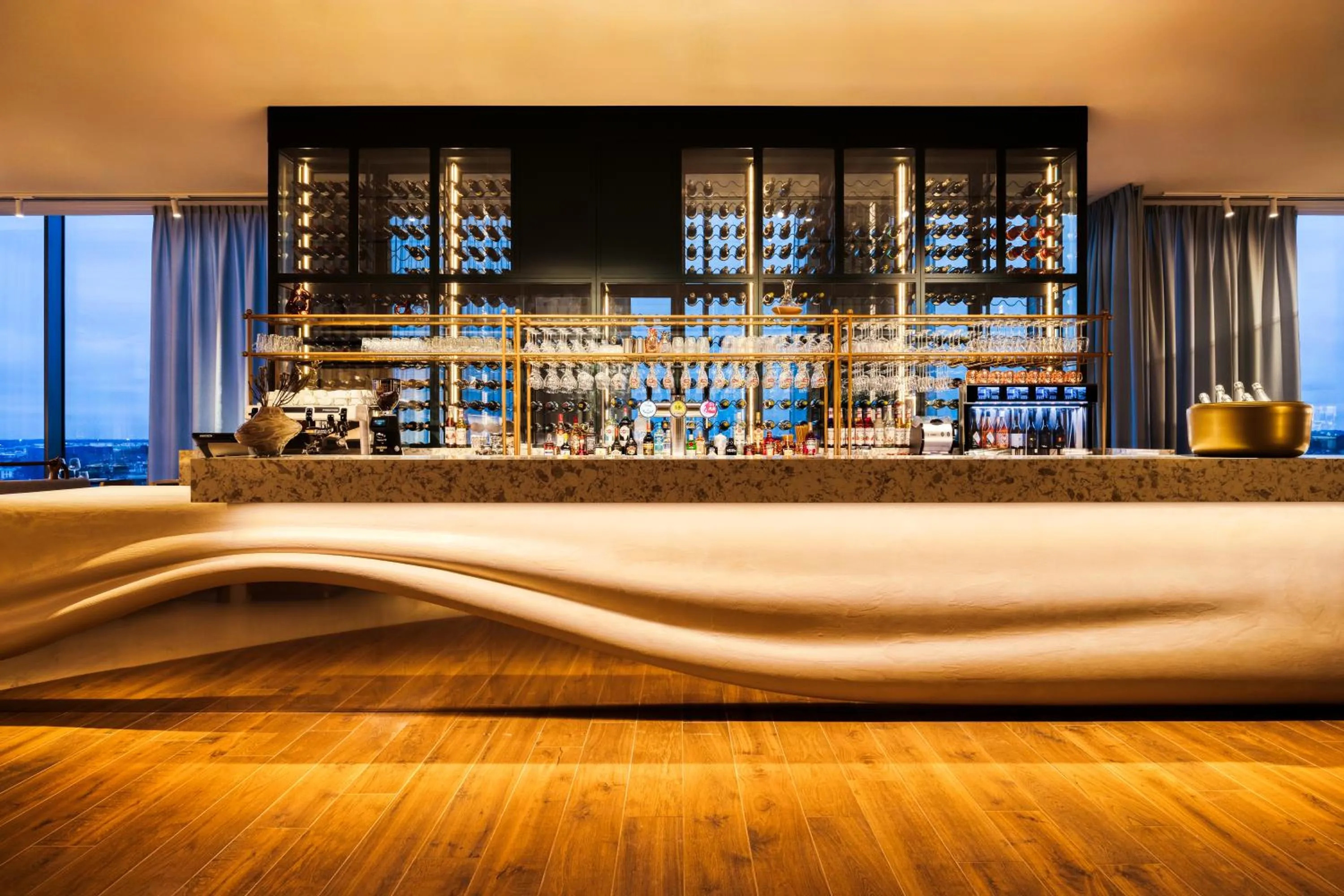 Lounge or bar in Mövenpick hotel Brussels airport