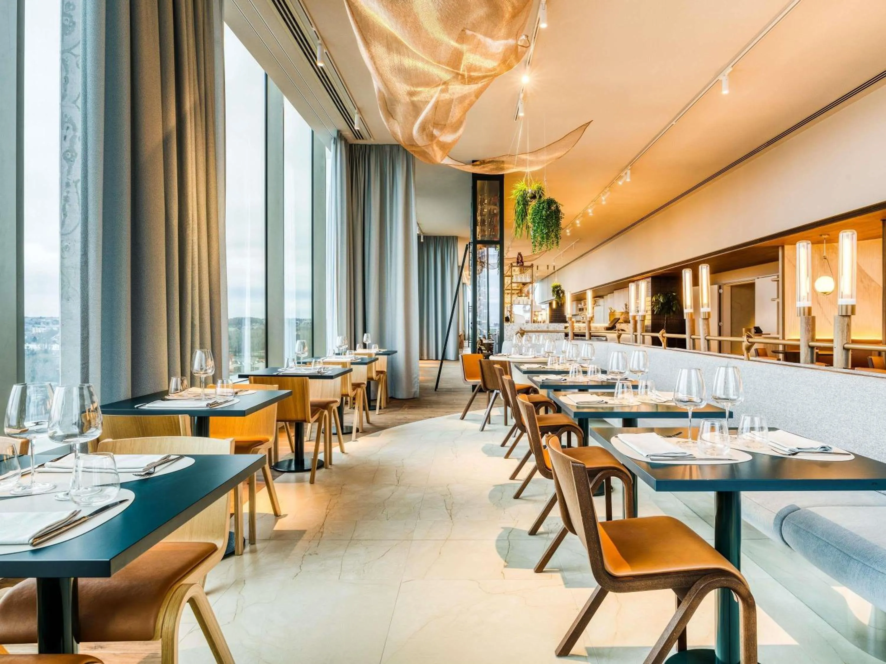 Restaurant/places to eat in Mövenpick hotel Brussels airport