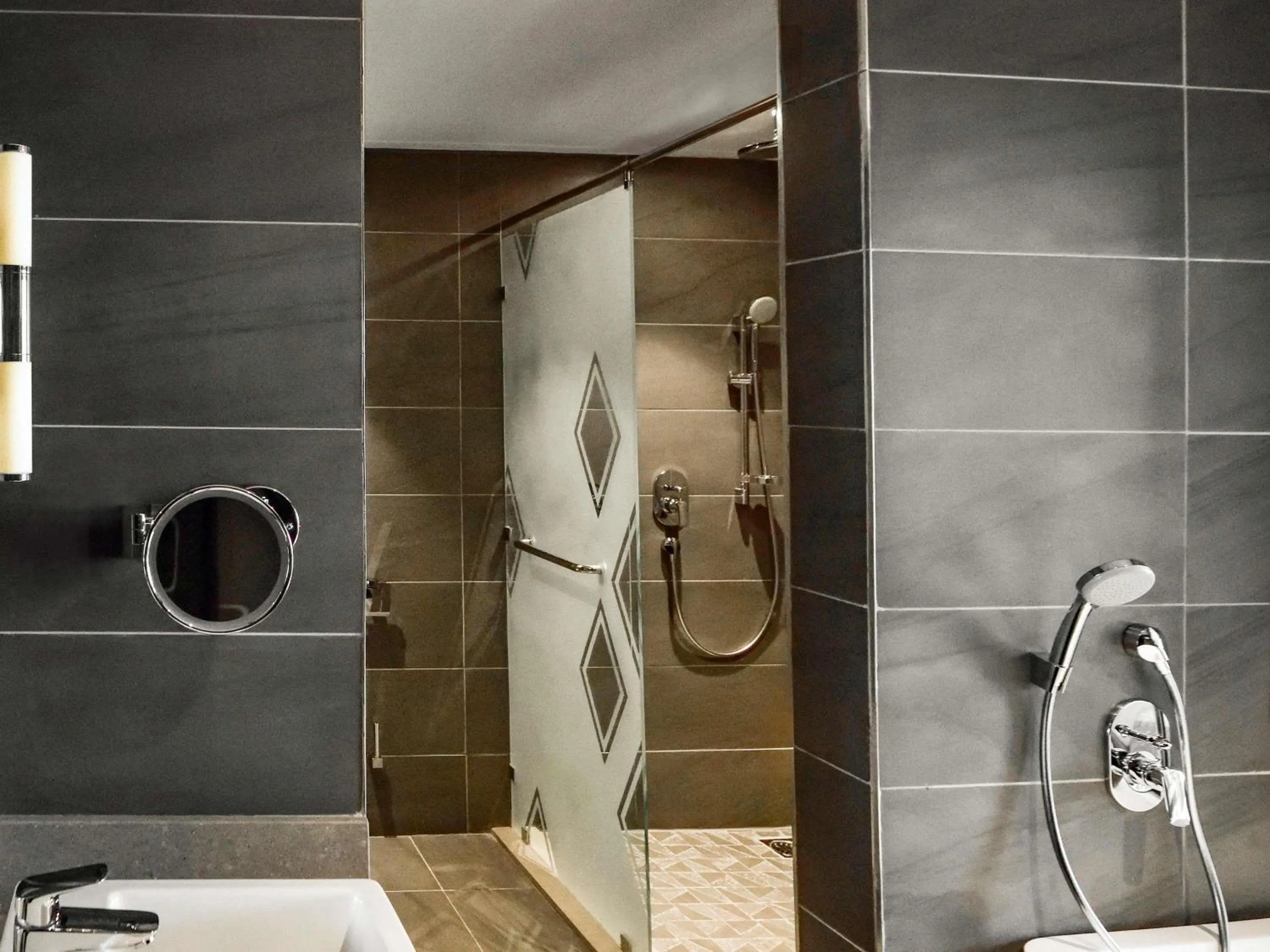 Photo of the whole room in Novotel Nairobi Westlands