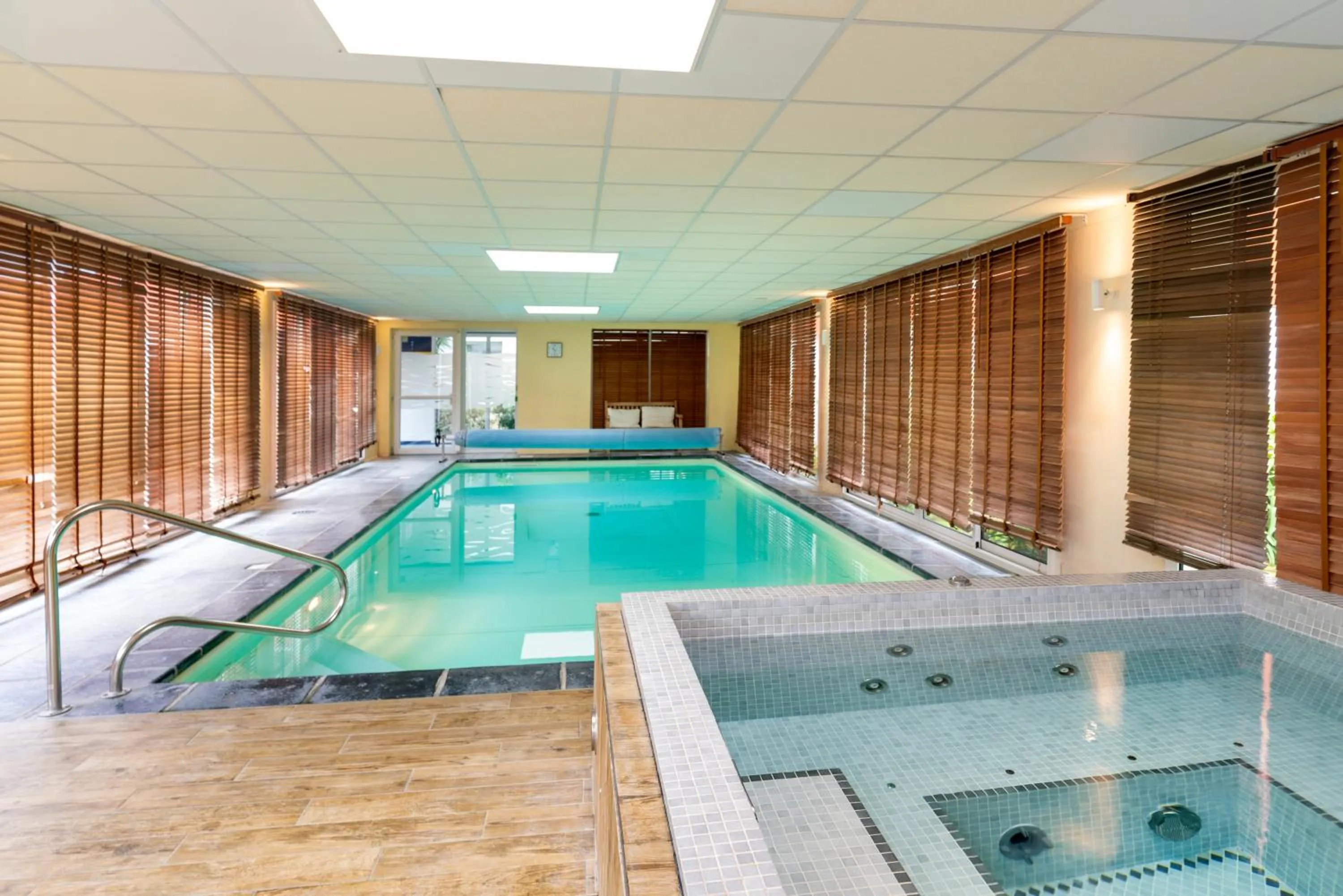 Swimming pool in ibis budget Morlaix