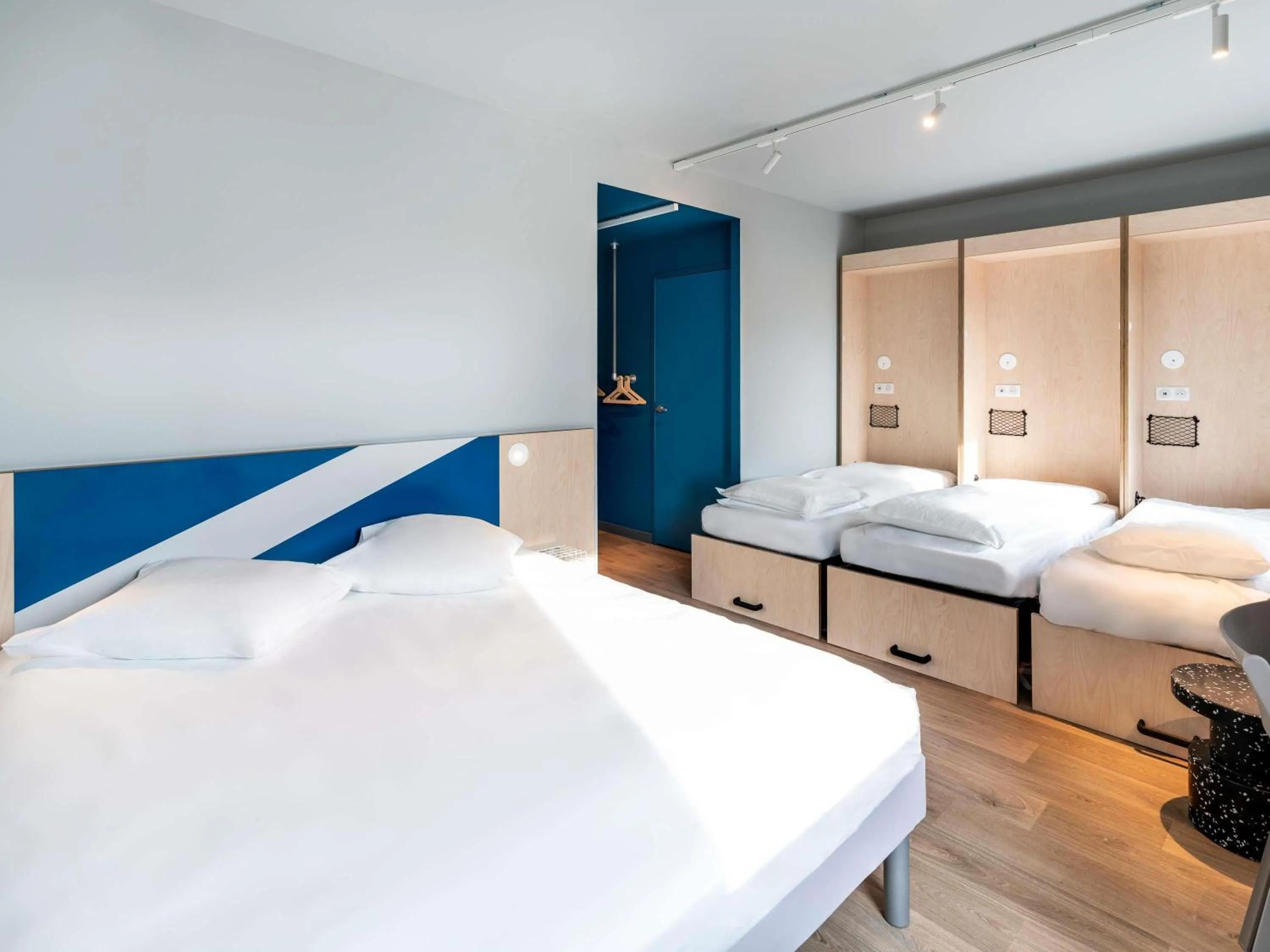 Bedroom, Bed in ibis budget Morlaix