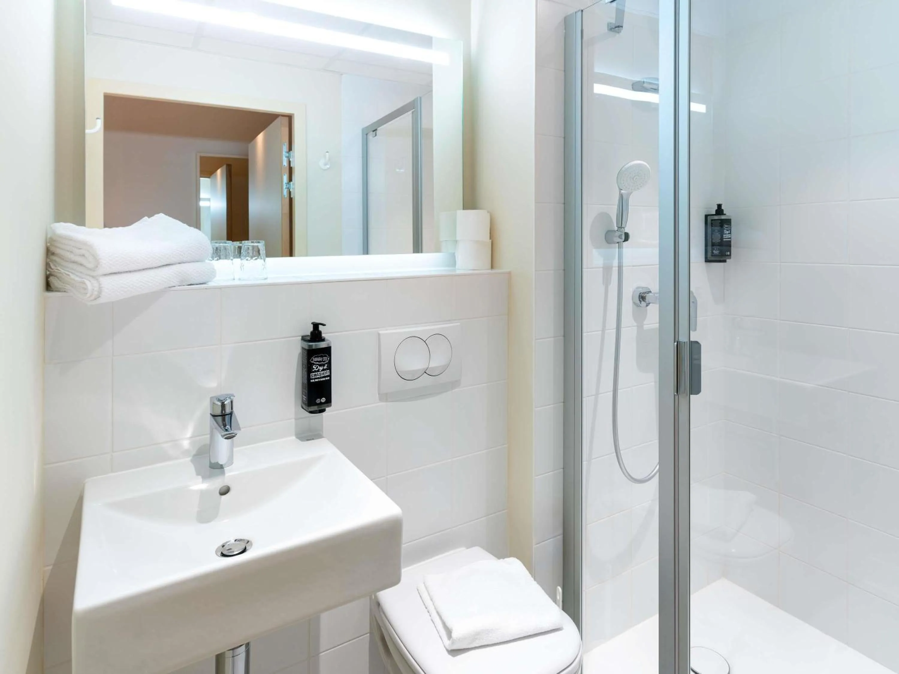 Bedroom in ibis budget Morlaix