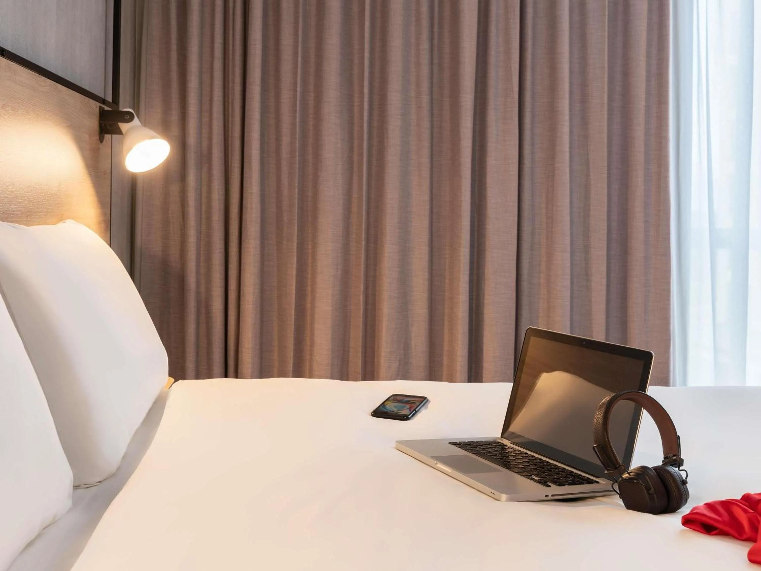 Bedroom, Bed in ibis Acheres St Germain en Laye