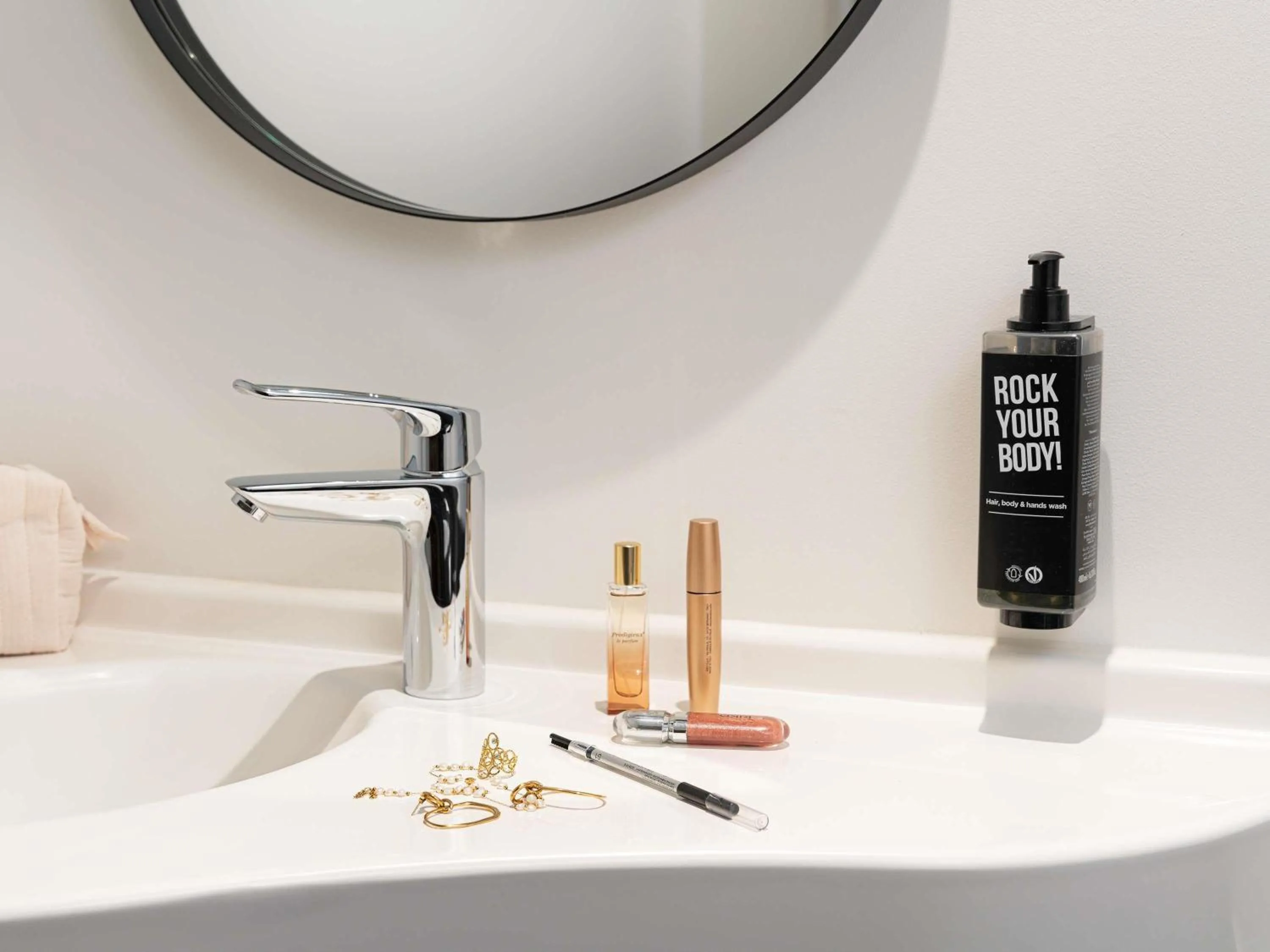 Bedroom in ibis Acheres St Germain en Laye