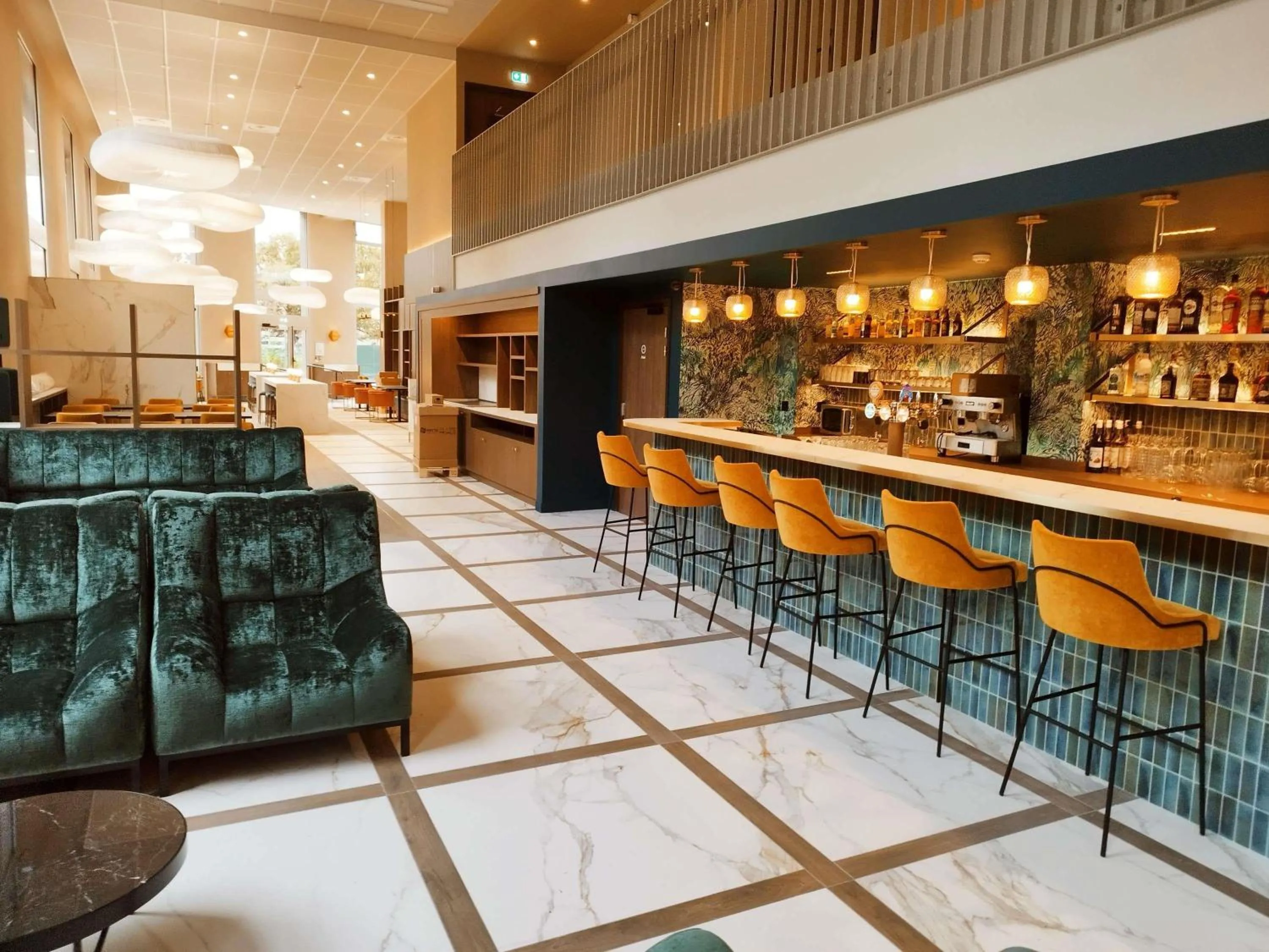 Lounge or bar in ibis Acheres St Germain en Laye