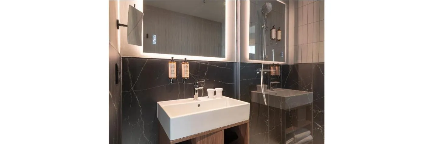 Bathroom in Mercure Achères St Germain en Laye