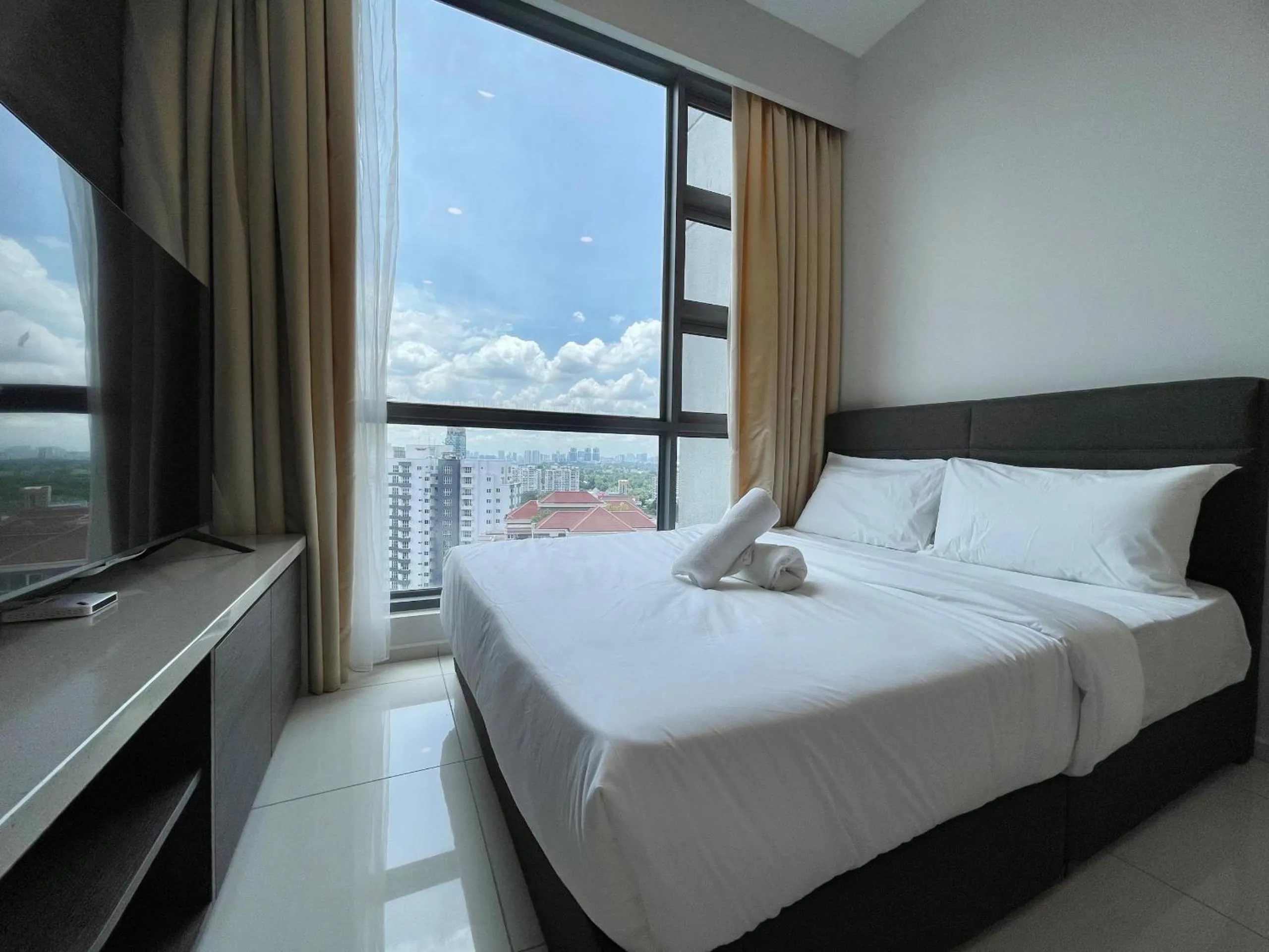 Bed in The Robertson-Bukit Bintang by PILLOWTALKS