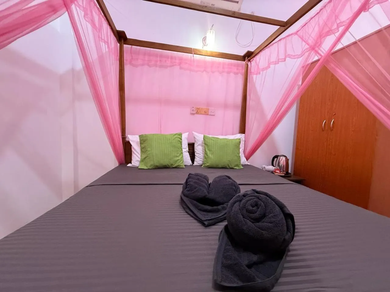 Bed in Pearl Deluna Resort Mirissa