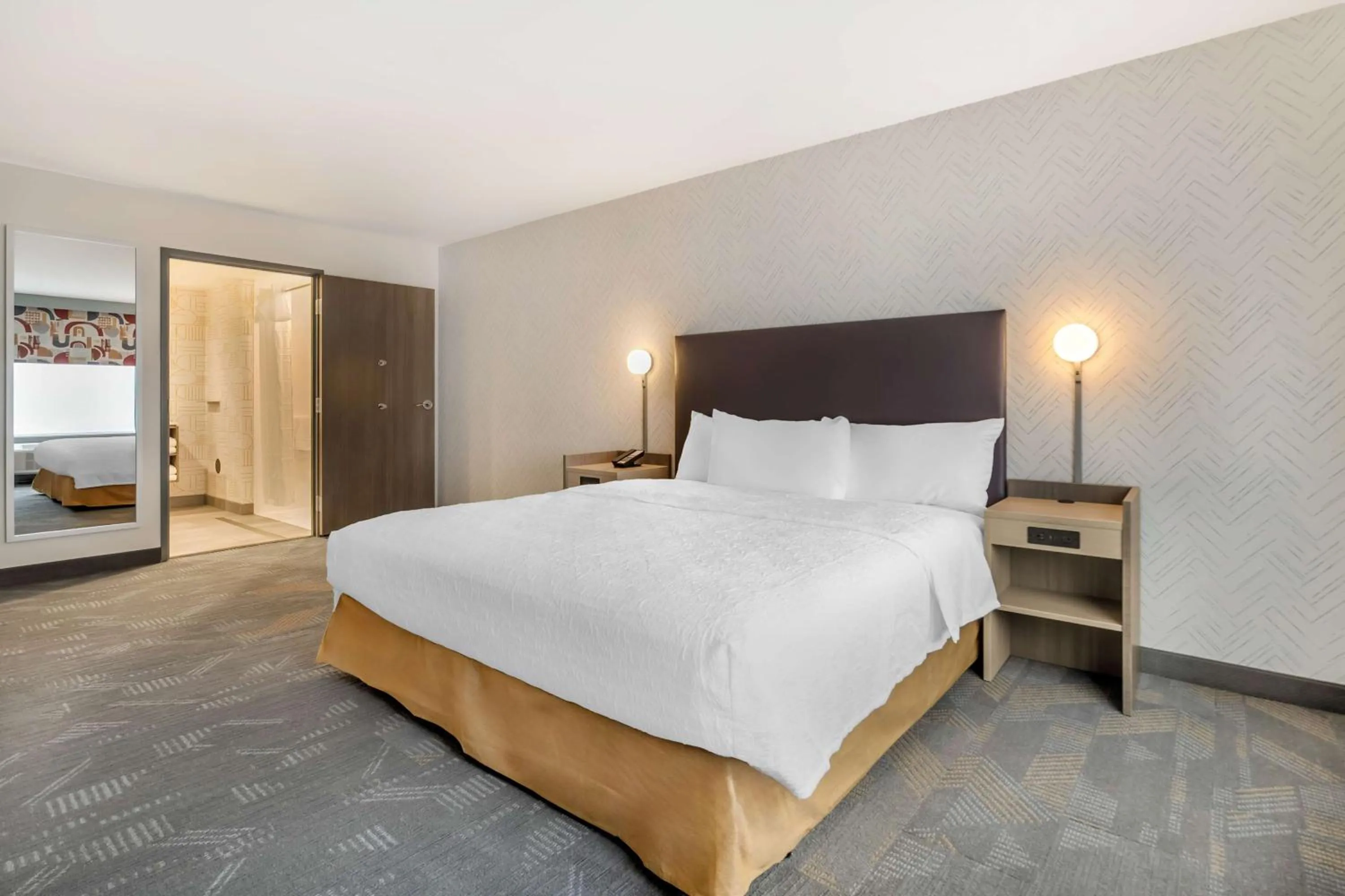 Bed in Home2 Suites By Hilton Reynoldsburg Columbus East