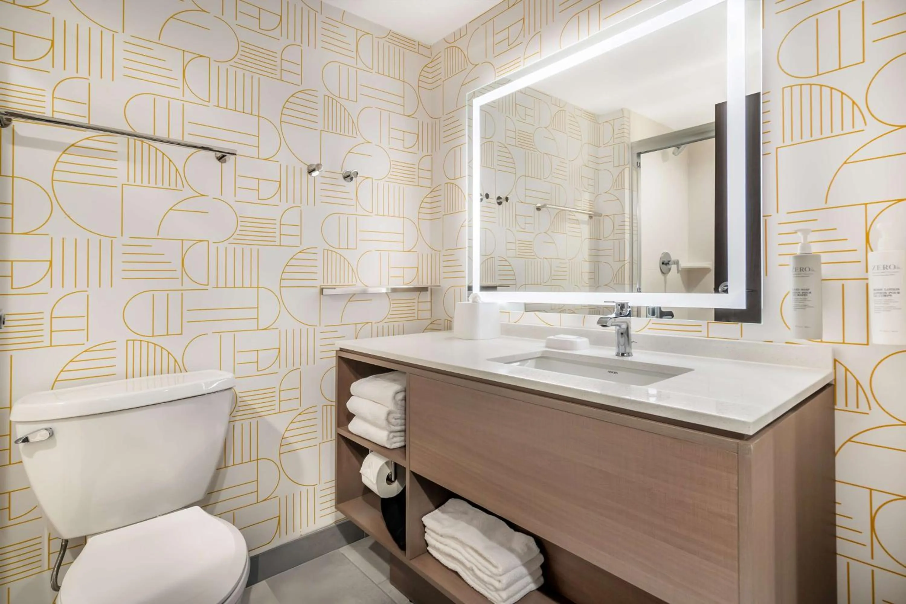 Bathroom in Home2 Suites By Hilton Reynoldsburg Columbus East