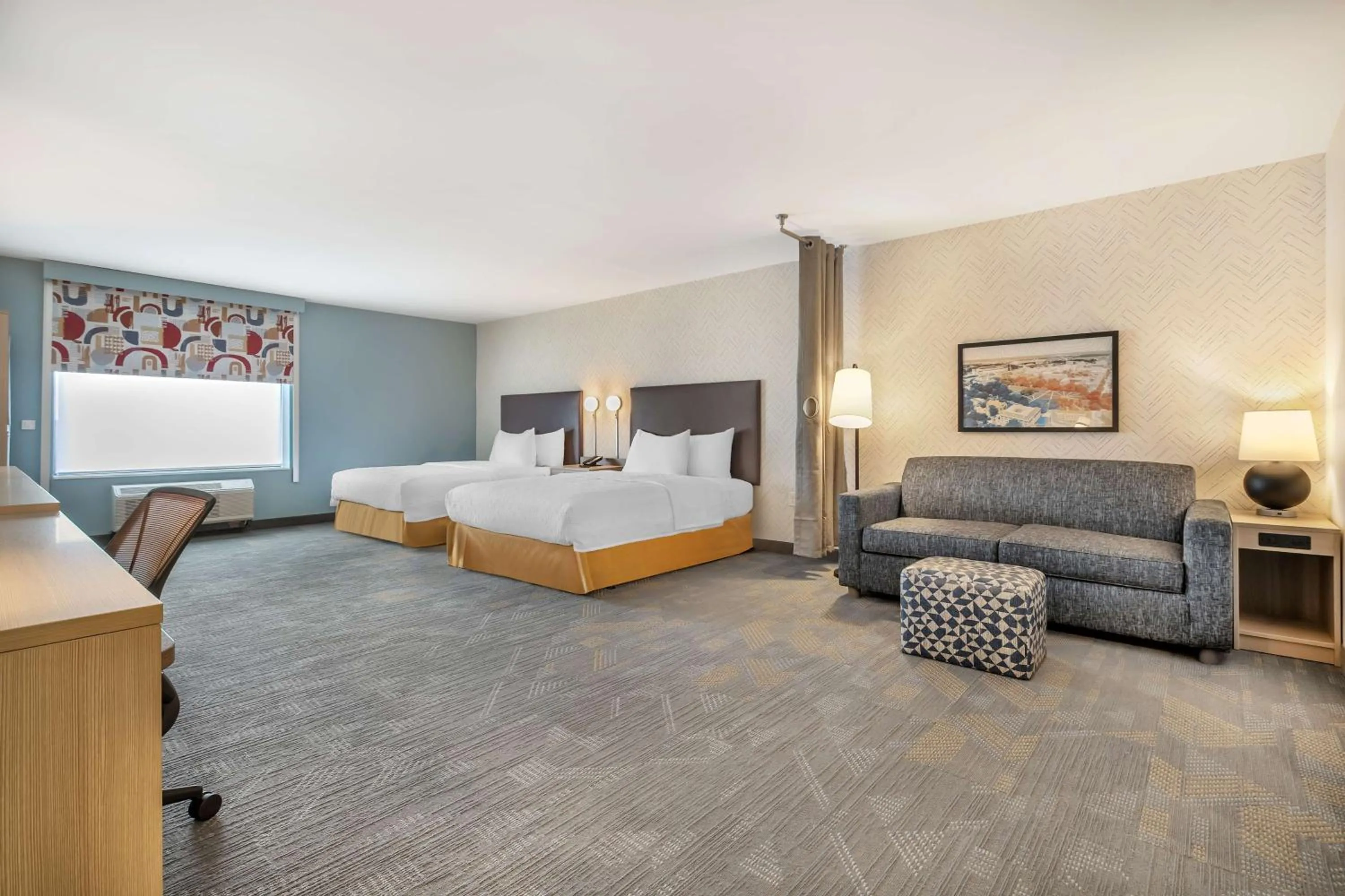 Living room, Bed in Home2 Suites By Hilton Reynoldsburg Columbus East