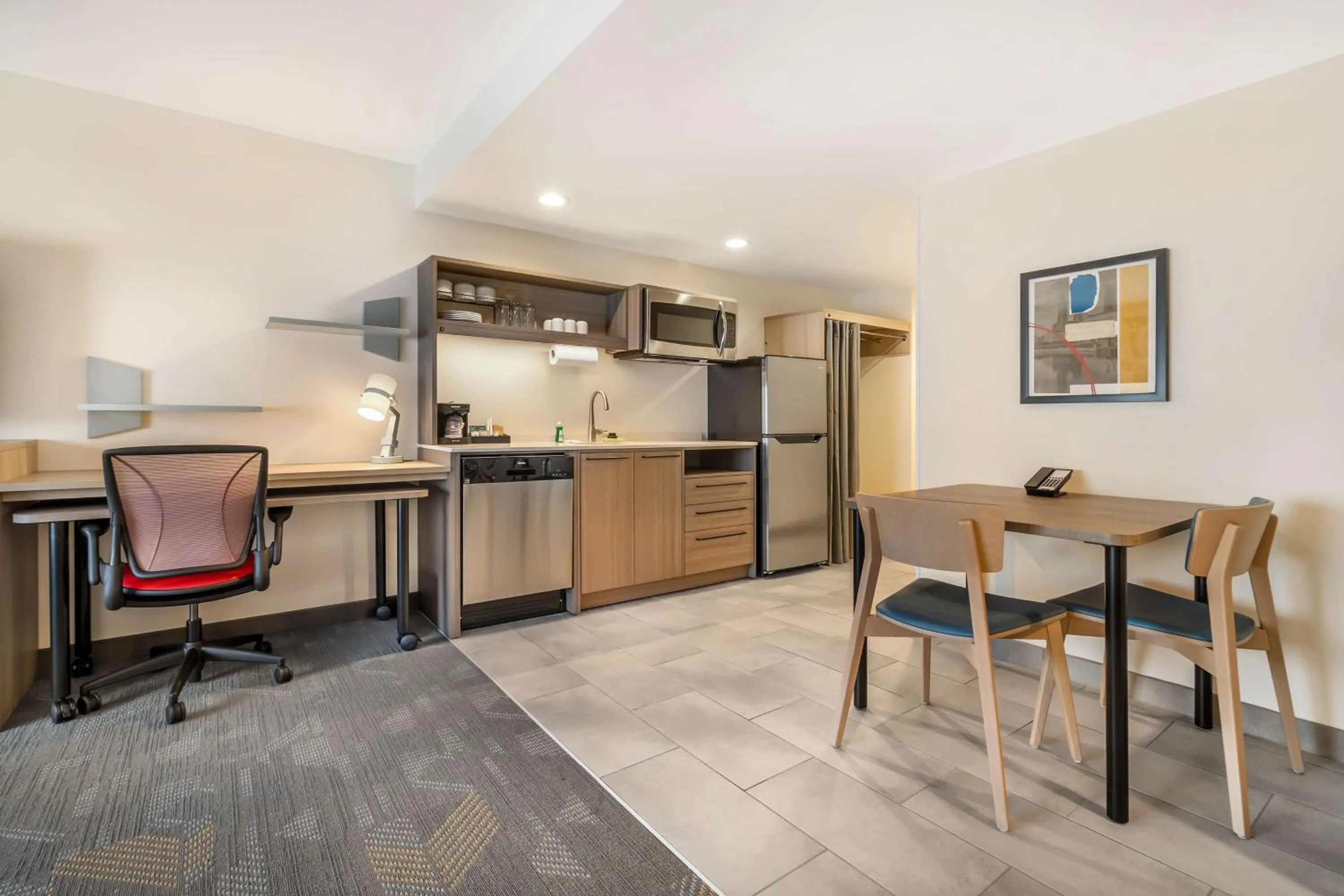 Kitchen or kitchenette in Home2 Suites By Hilton Reynoldsburg Columbus East