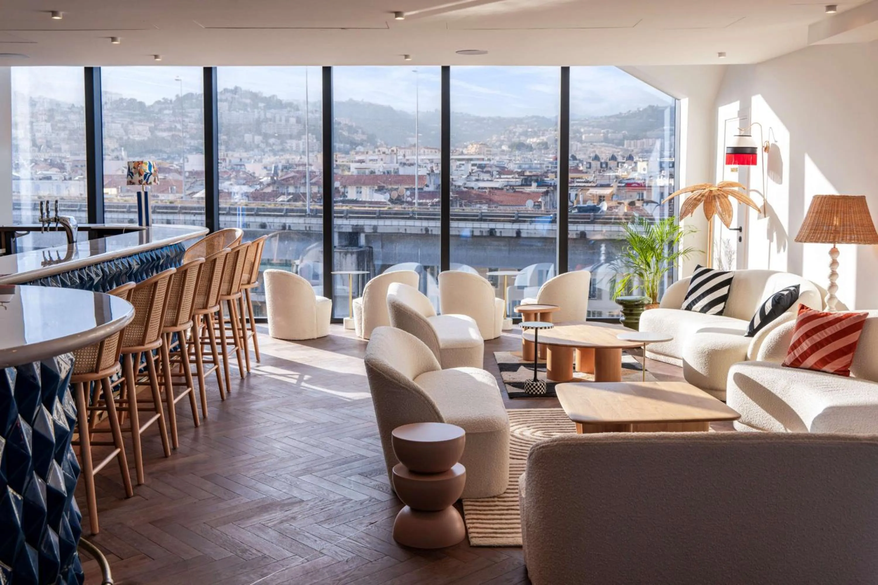 Lounge or bar in Doubletree By Hilton Nice Centre Iconic