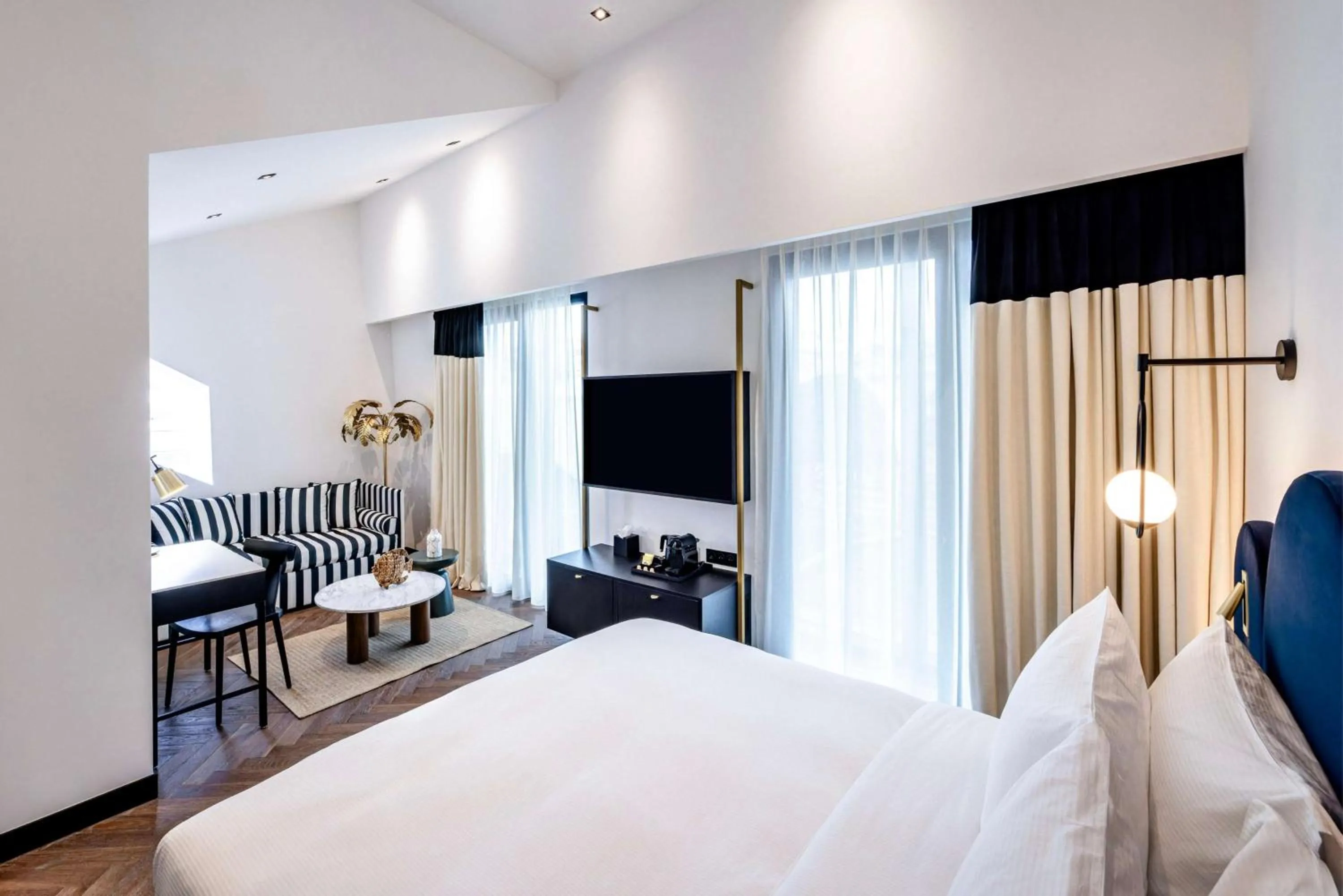 Bed in Doubletree By Hilton Nice Centre Iconic