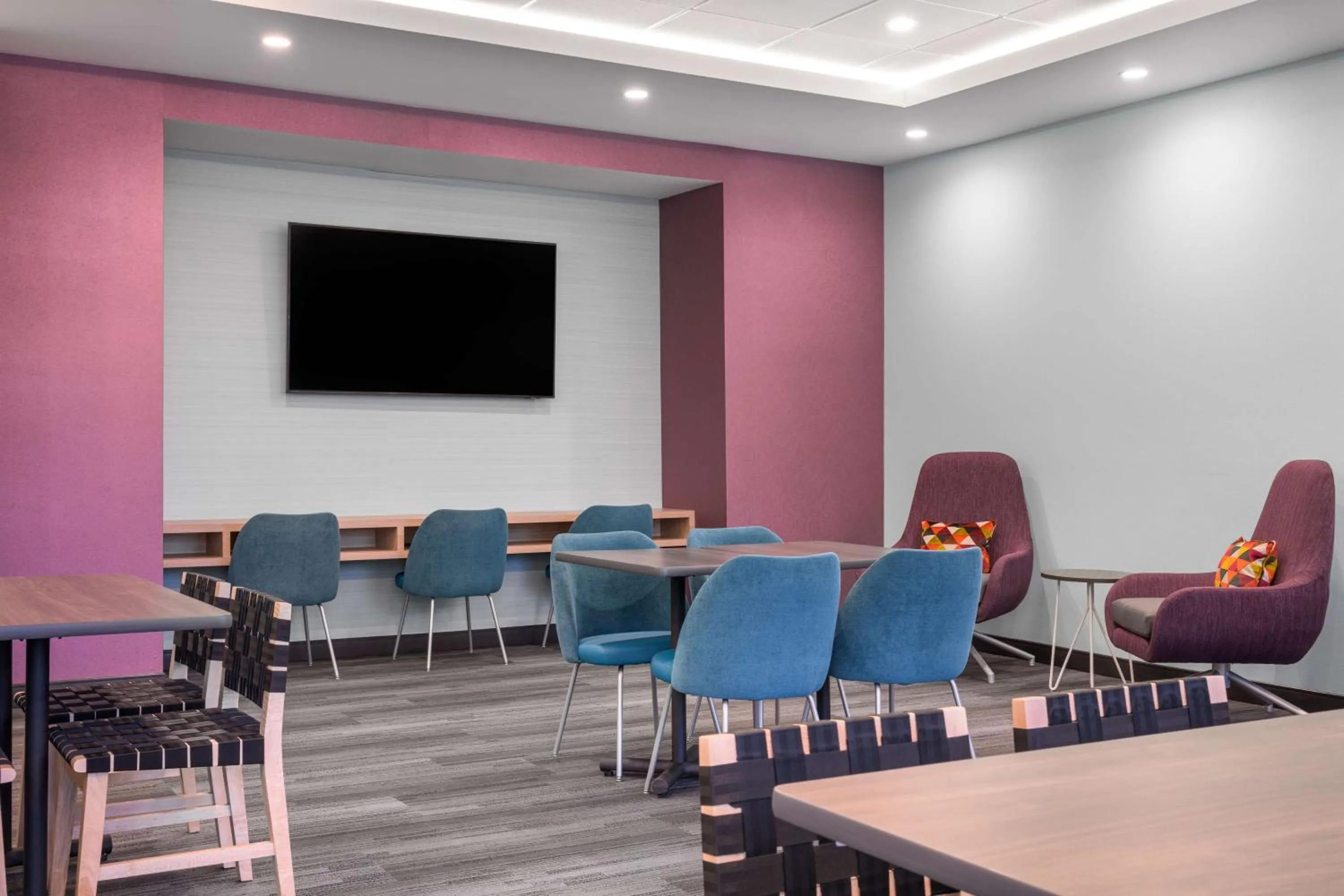 Meeting/conference room in Tru by Hilton Norco Eastvale