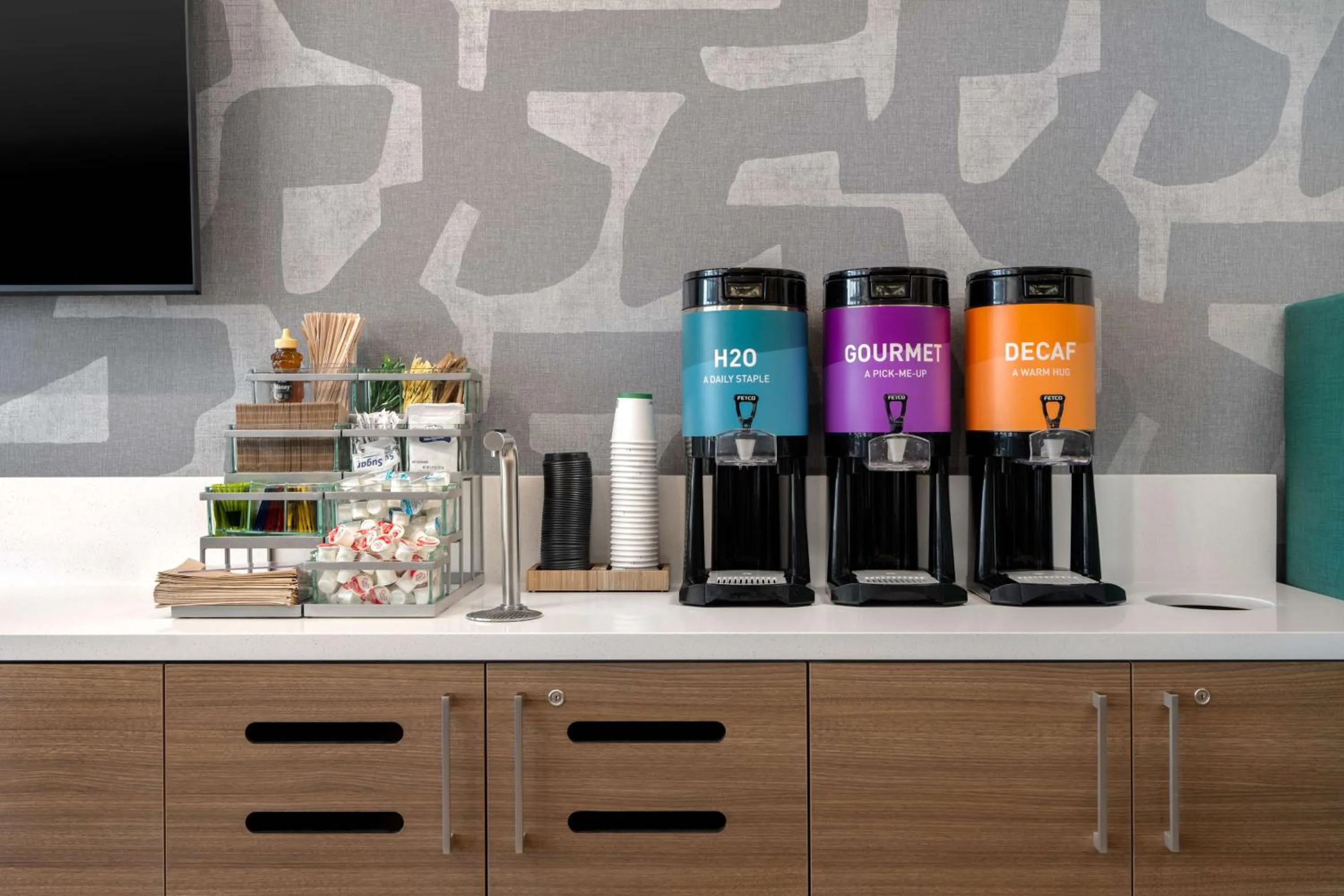 Dining area in Home2 Suites By Hilton Sheboygan