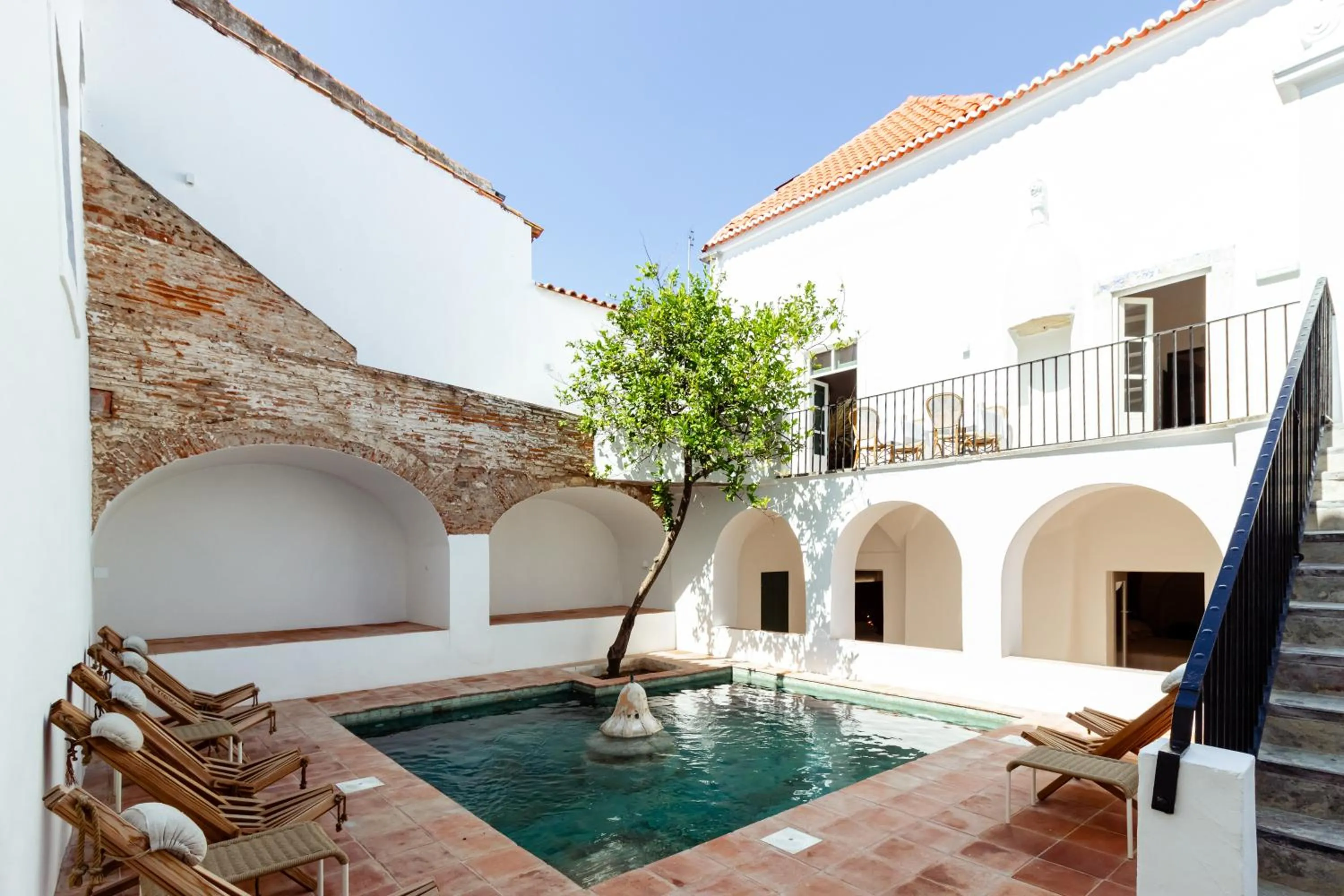 Swimming pool in Amada Moura