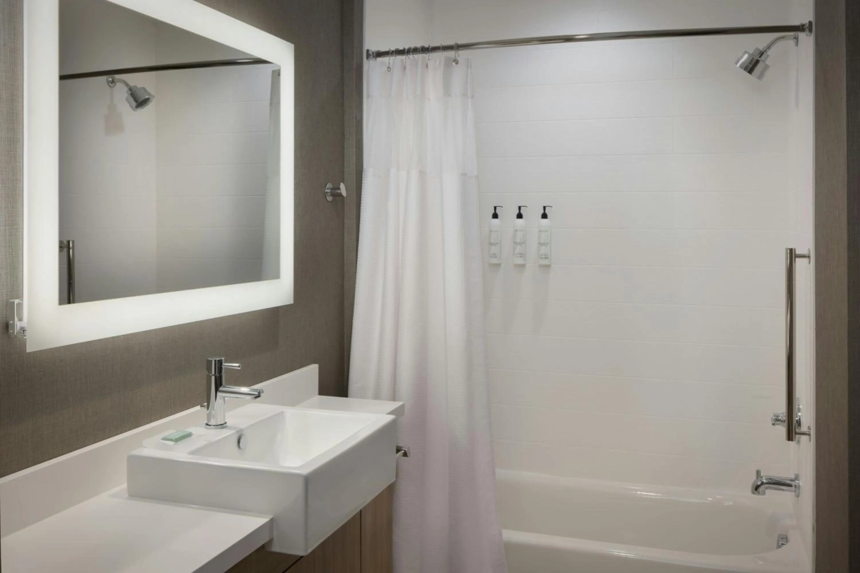 Bathroom in SpringHill Suites by Marriott Bowling Green