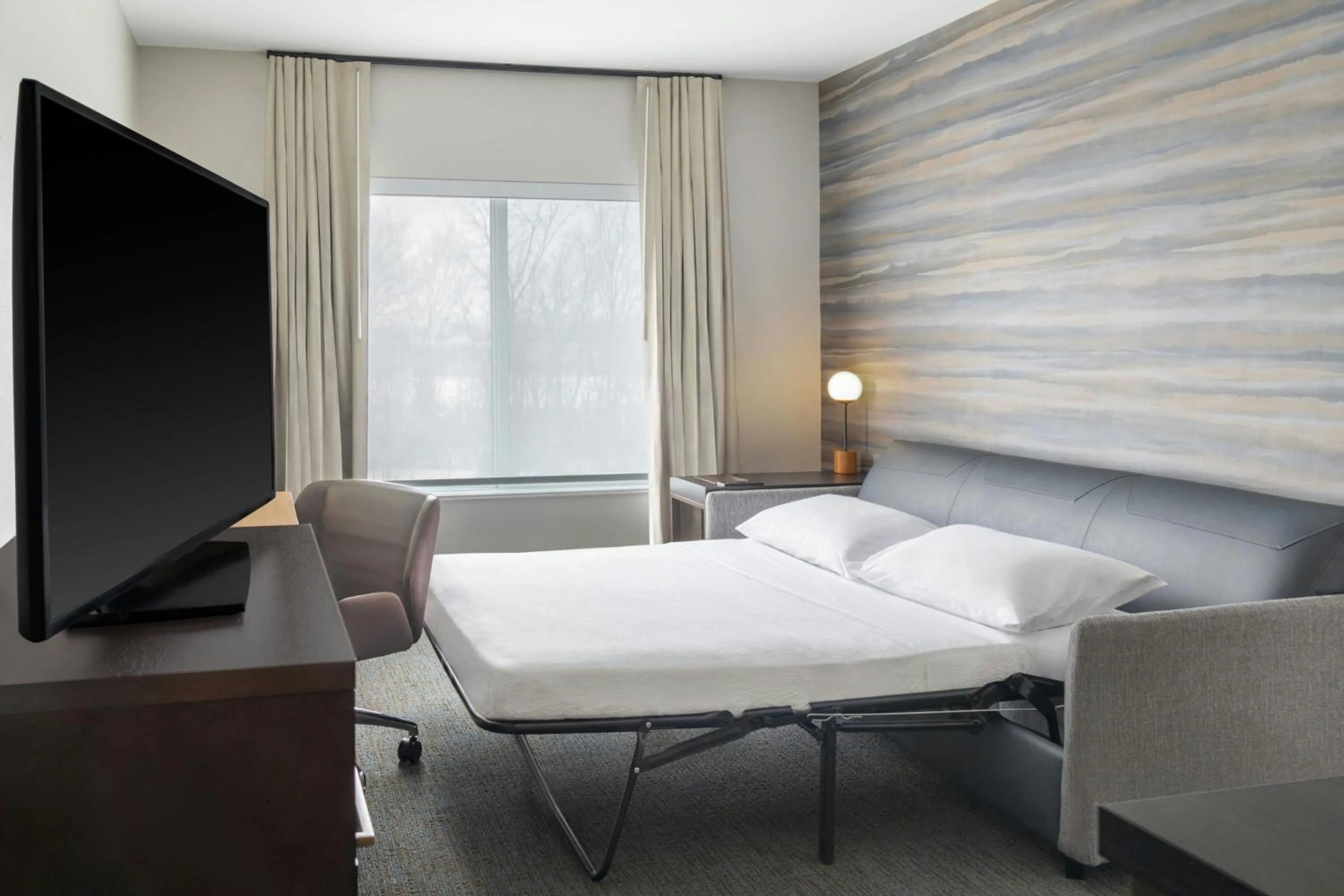 Bedroom, Bed in Residence Inn by Marriott Detroit Dearborn