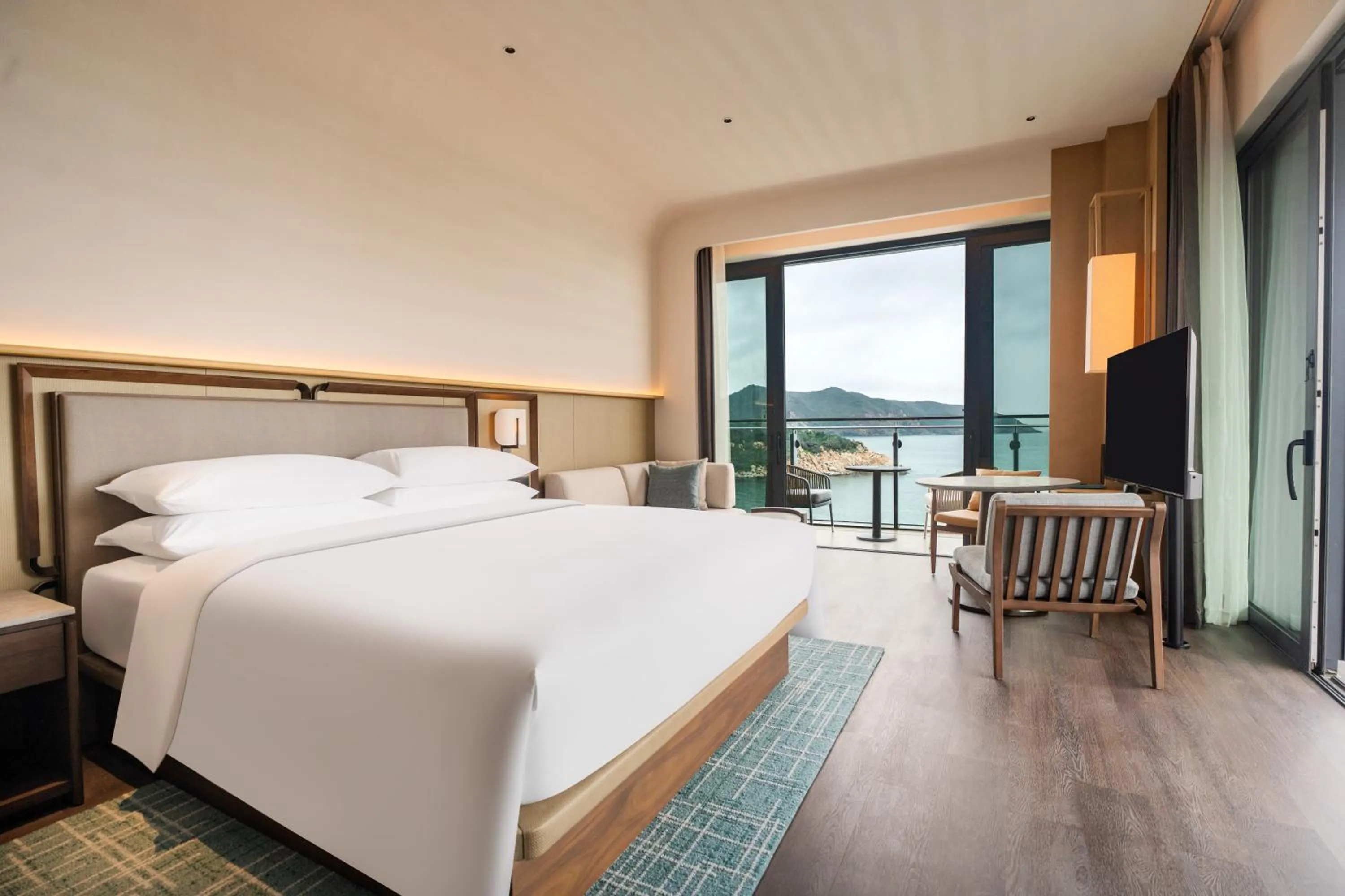 Photo of the whole room, Bed in Zhuhai Dong'ao Island Marriott Resort and Spa