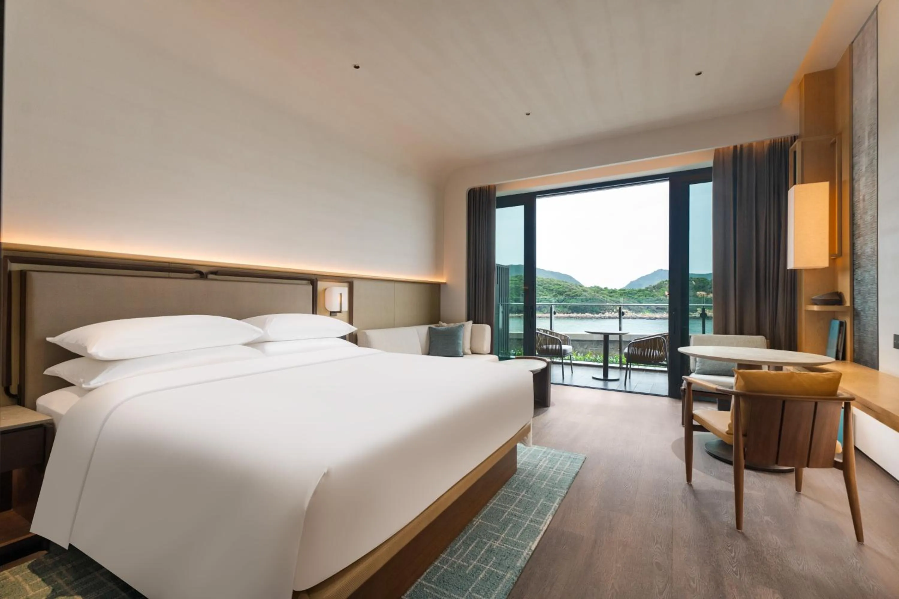 Photo of the whole room, Bed in Zhuhai Dong'ao Island Marriott Resort and Spa