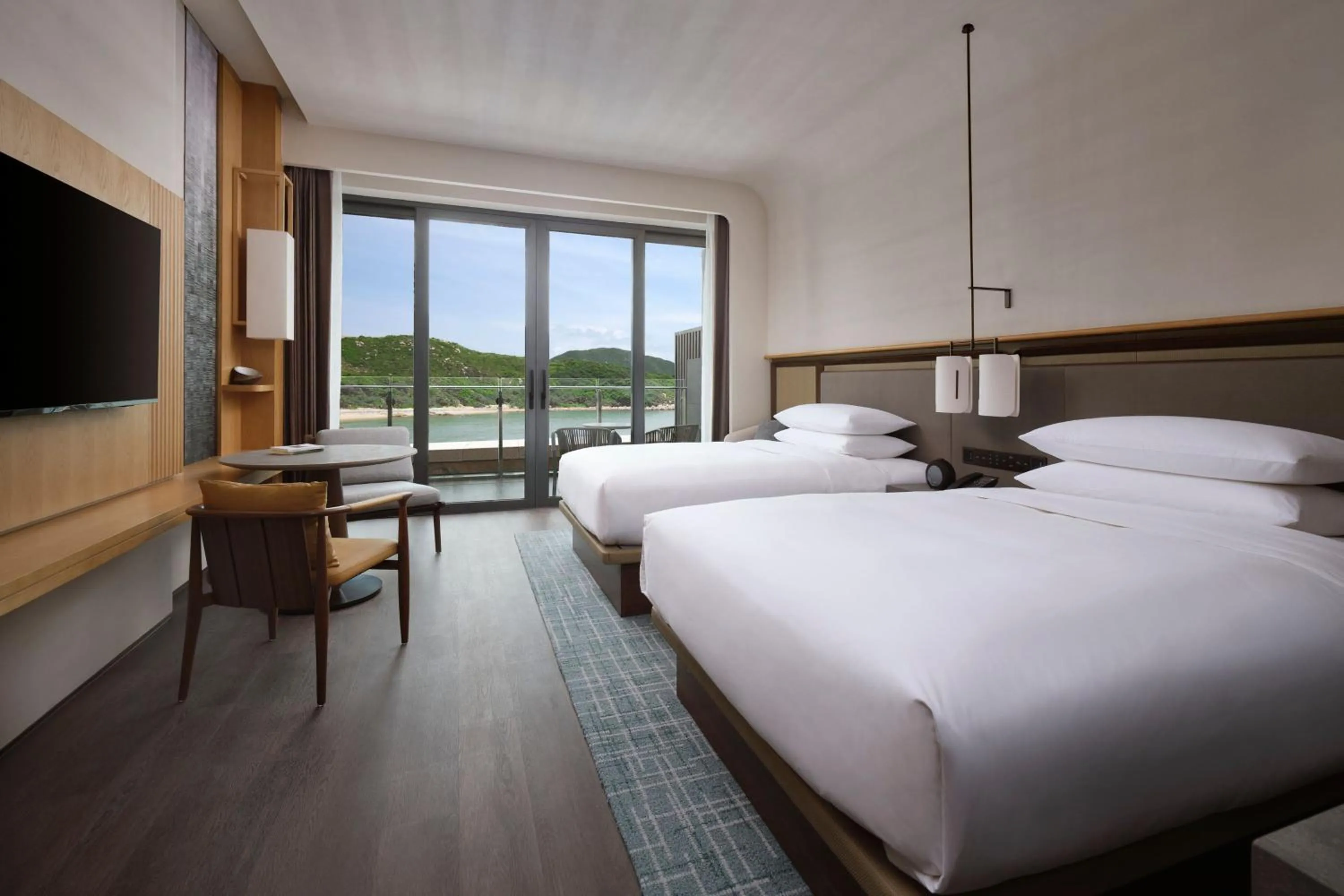 Photo of the whole room, Bed in Zhuhai Dong'ao Island Marriott Resort and Spa