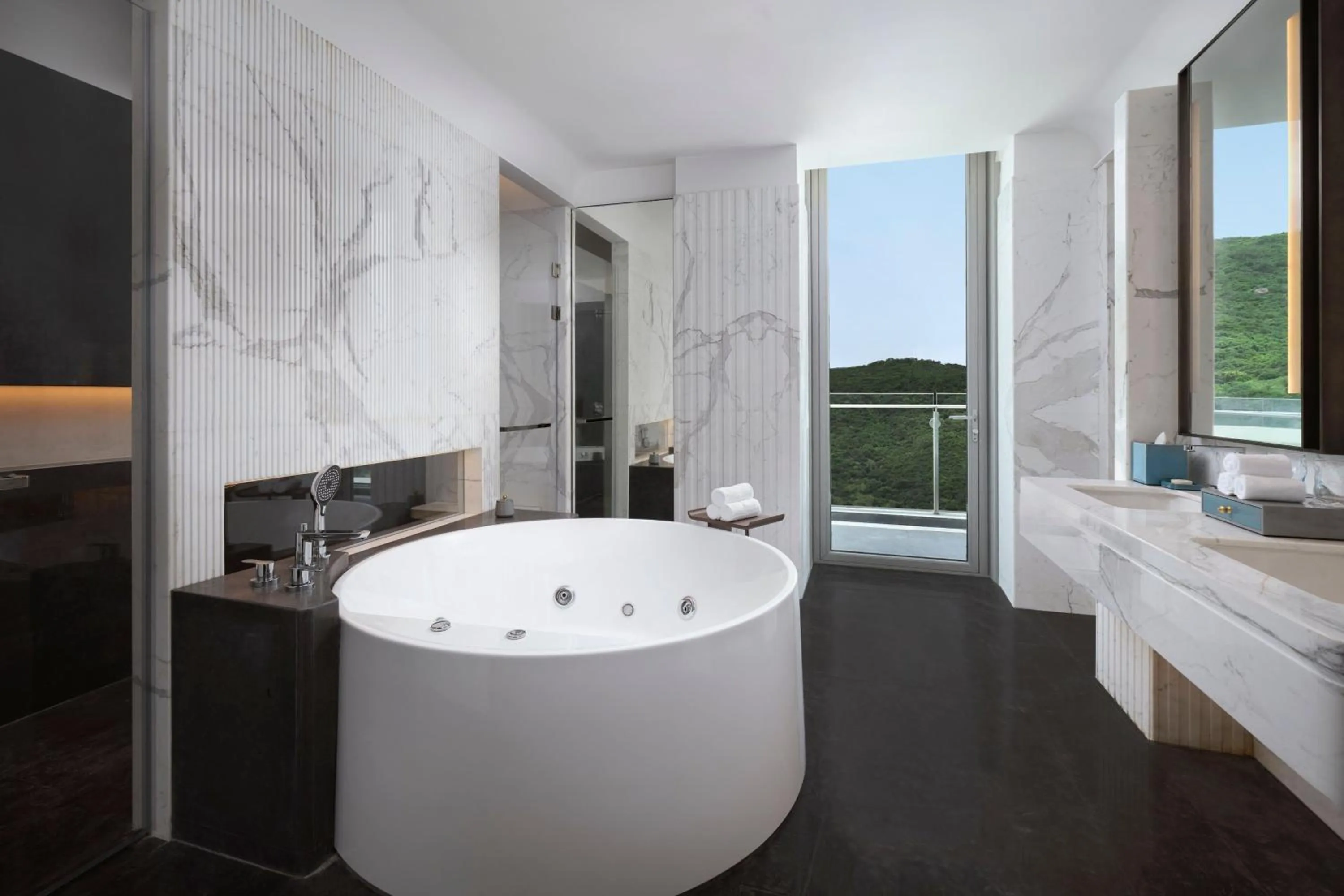 Bathroom in Zhuhai Dong'ao Island Marriott Resort and Spa