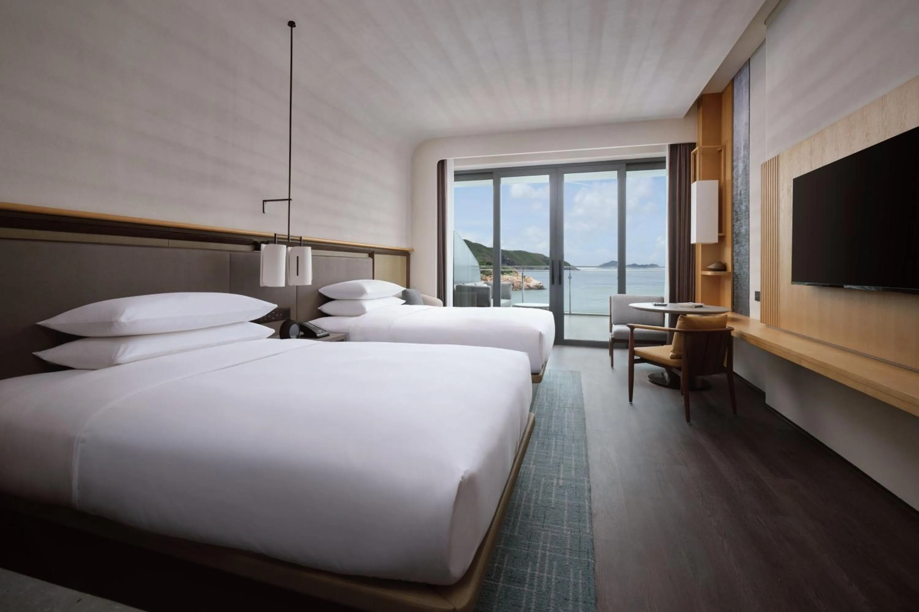 Photo of the whole room, Bed in Zhuhai Dong'ao Island Marriott Resort and Spa