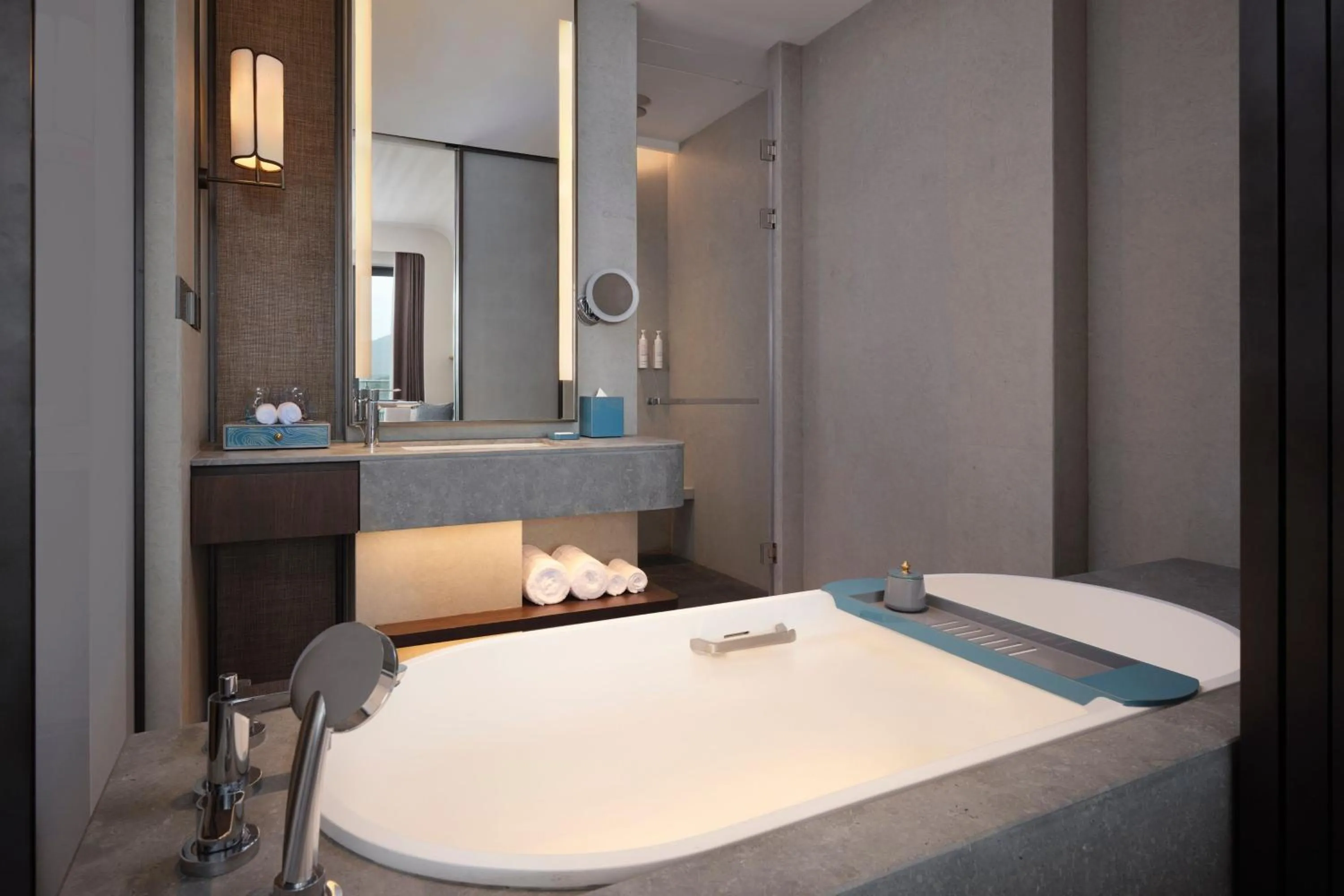 Bathroom, Bed in Zhuhai Dong'ao Island Marriott Resort and Spa