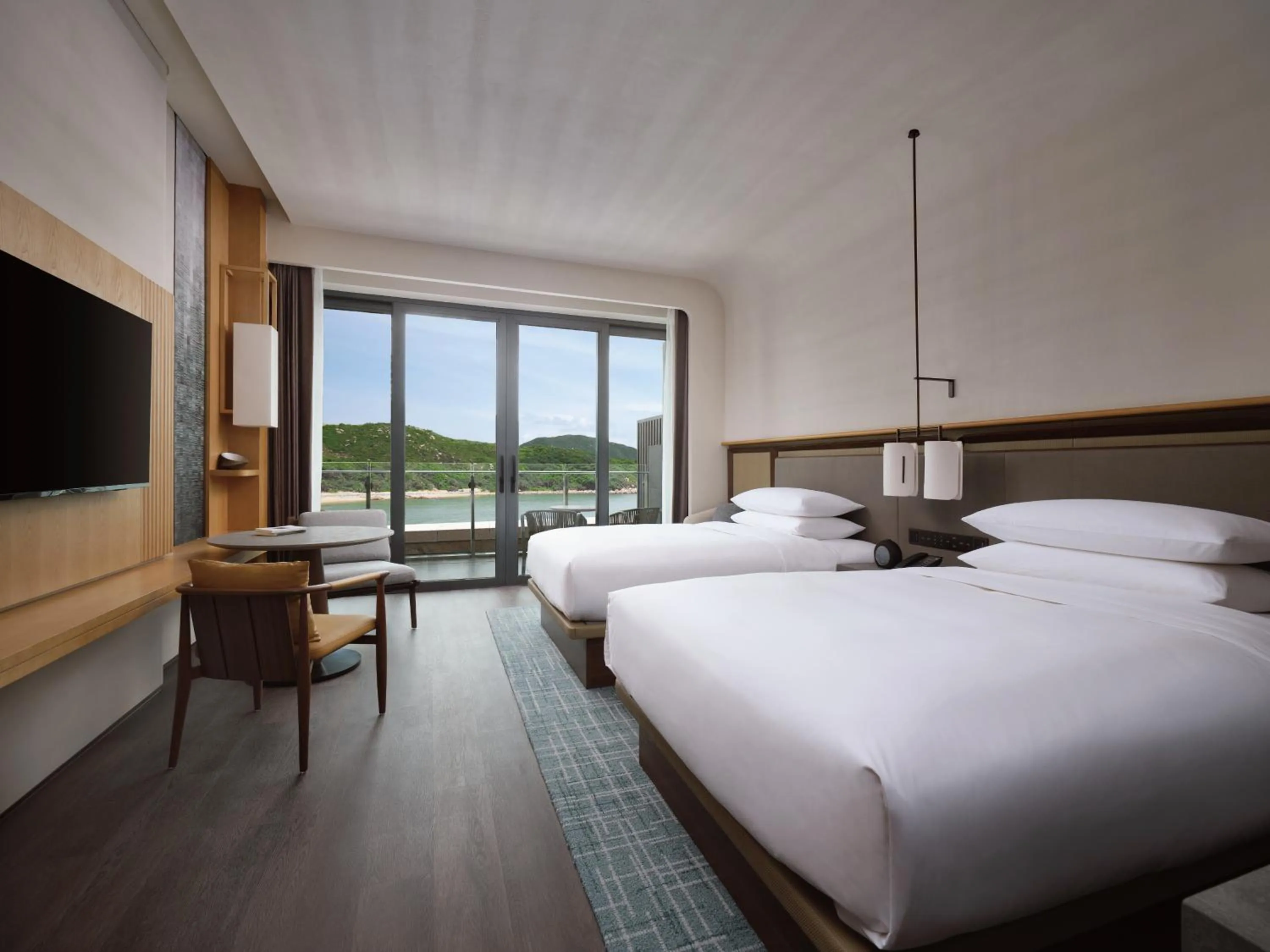 Photo of the whole room, Bed in Zhuhai Dong'ao Island Marriott Resort and Spa